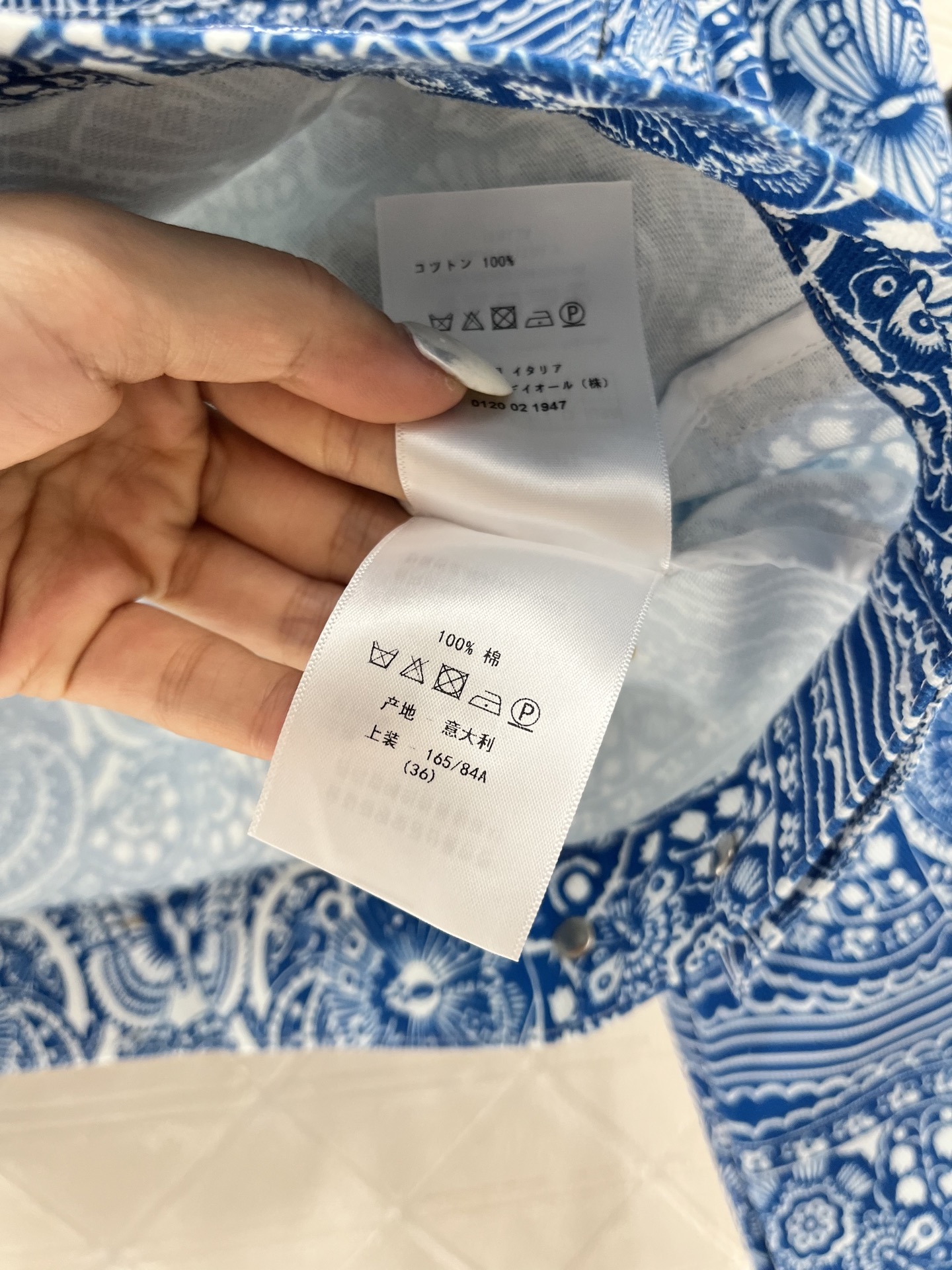♥Dio*♥2025新品上架
  印花牛仔外套短裤套装
定制YB斜纹棉牛仔材质 多重水洗 呈现出挺括质感