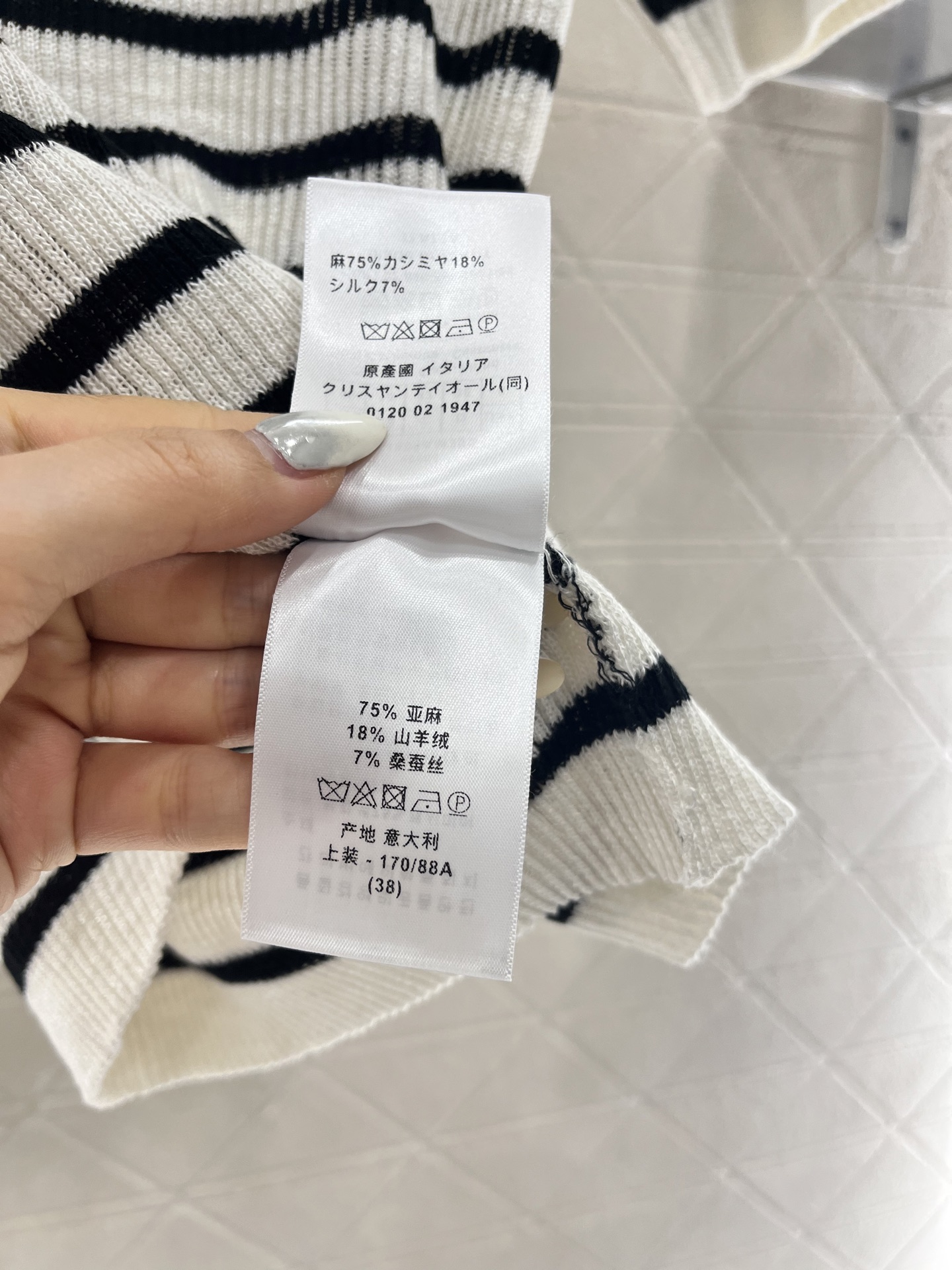 ♥Dio*♥2025新品上架
     条纹针织短袖
定制YB丝毛纱线织造 细腻肌理 柔软舒适 针织短袖
