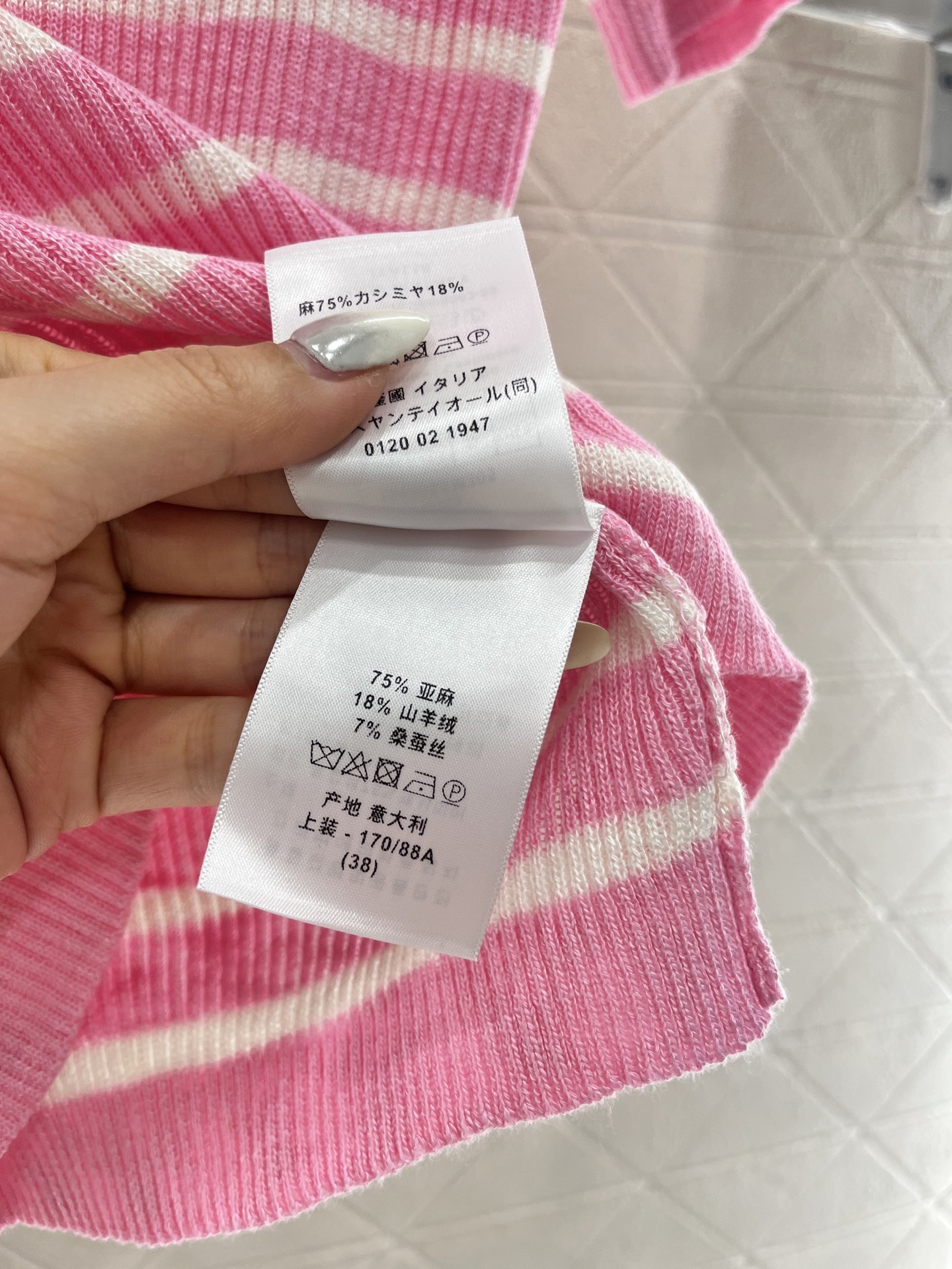 ♥Dio*♥2025新品上架
     条纹针织短袖
定制YB丝毛纱线织造 细腻肌理 柔软舒适 针织短袖