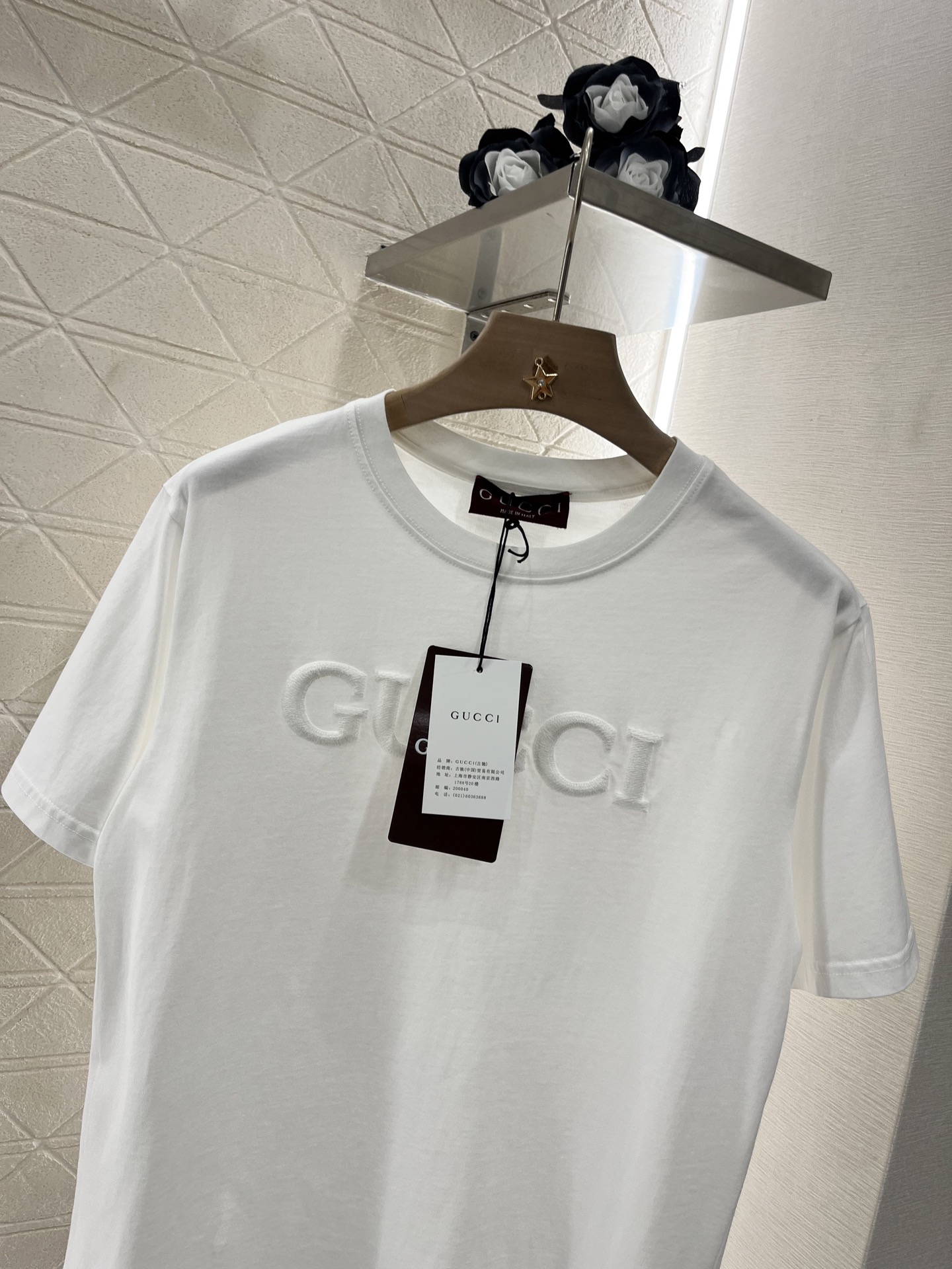 ♥Gucc*♥2025新品上架
     圆领立体徽标𝑇𝑒𝑒
定制YB原生全棉材质 透气舒适 质感十足 