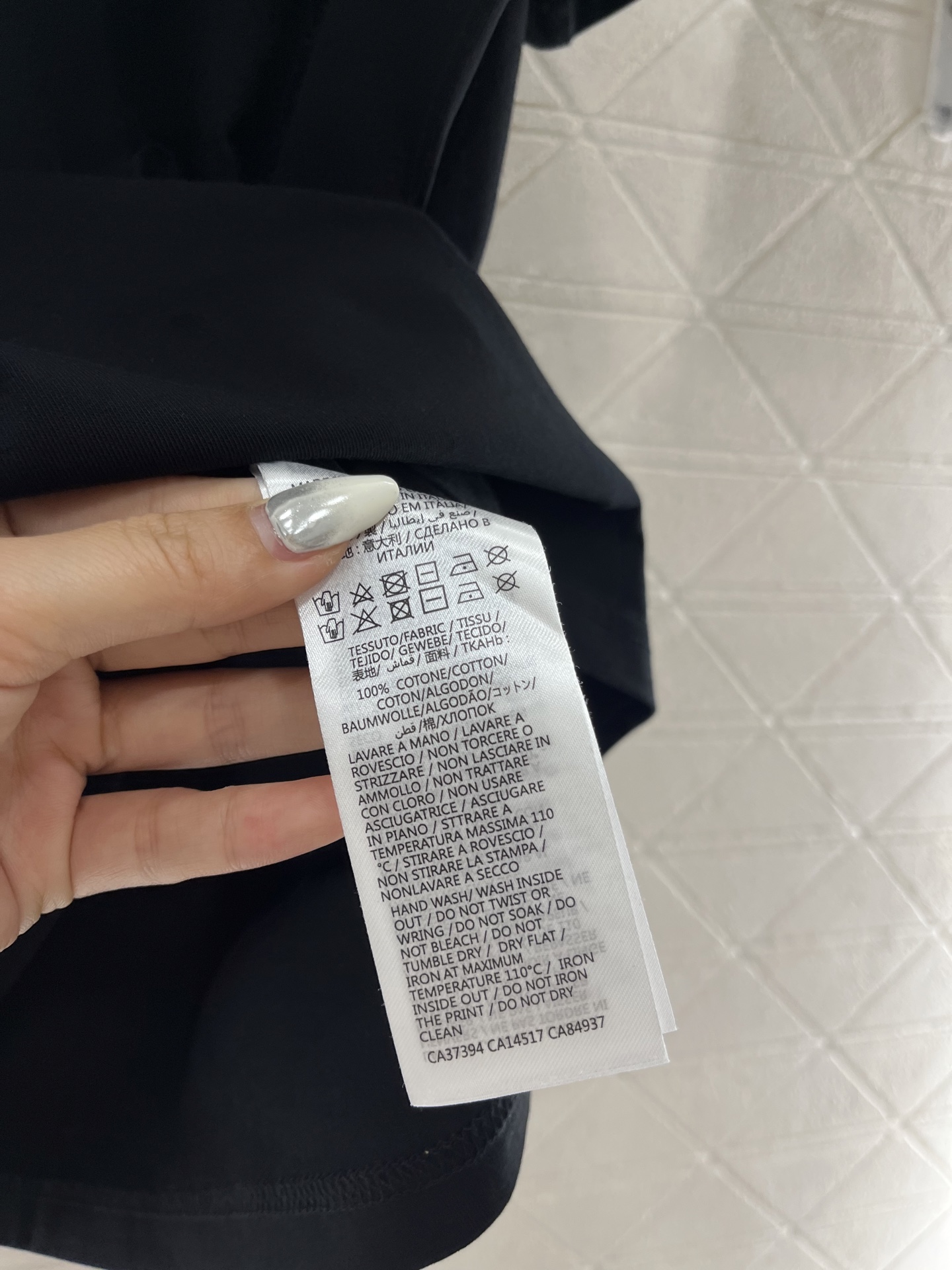 ♥Gucc*♥2025新品上架
     圆领立体徽标𝑇𝑒𝑒
定制YB原生全棉材质 透气舒适 质感十足 