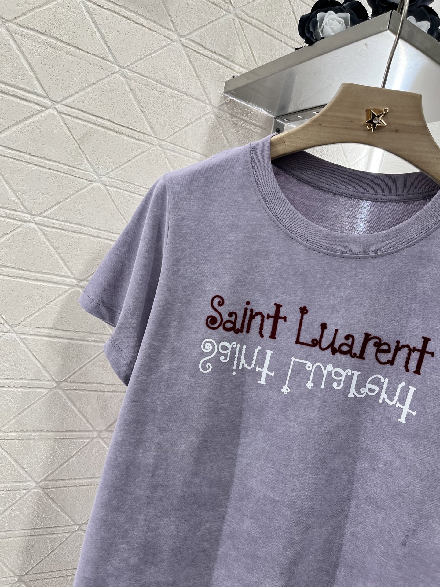 ♥Saint Lauren*♥2025新品上架
       圆领印花徽标𝑇𝑒𝑒
定制YB原生全棉材质 