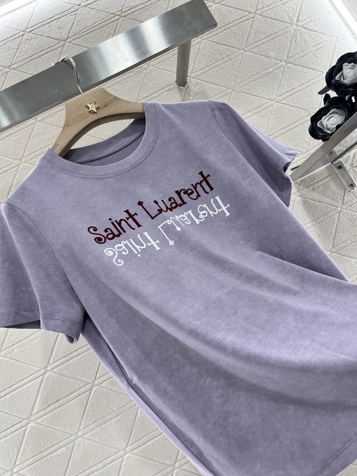 ♥Saint Lauren*♥2025新品上架
       圆领印花徽标𝑇𝑒𝑒
定制YB原生全棉材质 