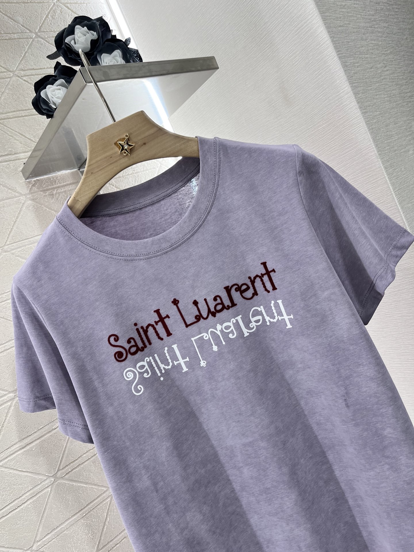 ♥Saint Lauren*♥2025新品上架
       圆领印花徽标𝑇𝑒𝑒
定制YB原生全棉材质 