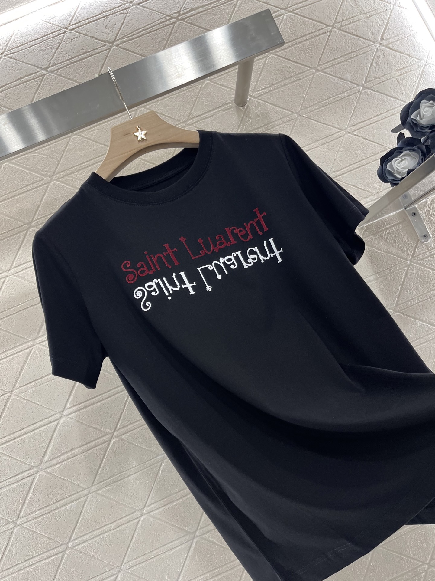 ♥Saint Lauren*♥2025新品上架
       圆领印花徽标𝑇𝑒𝑒
定制YB原生全棉材质 