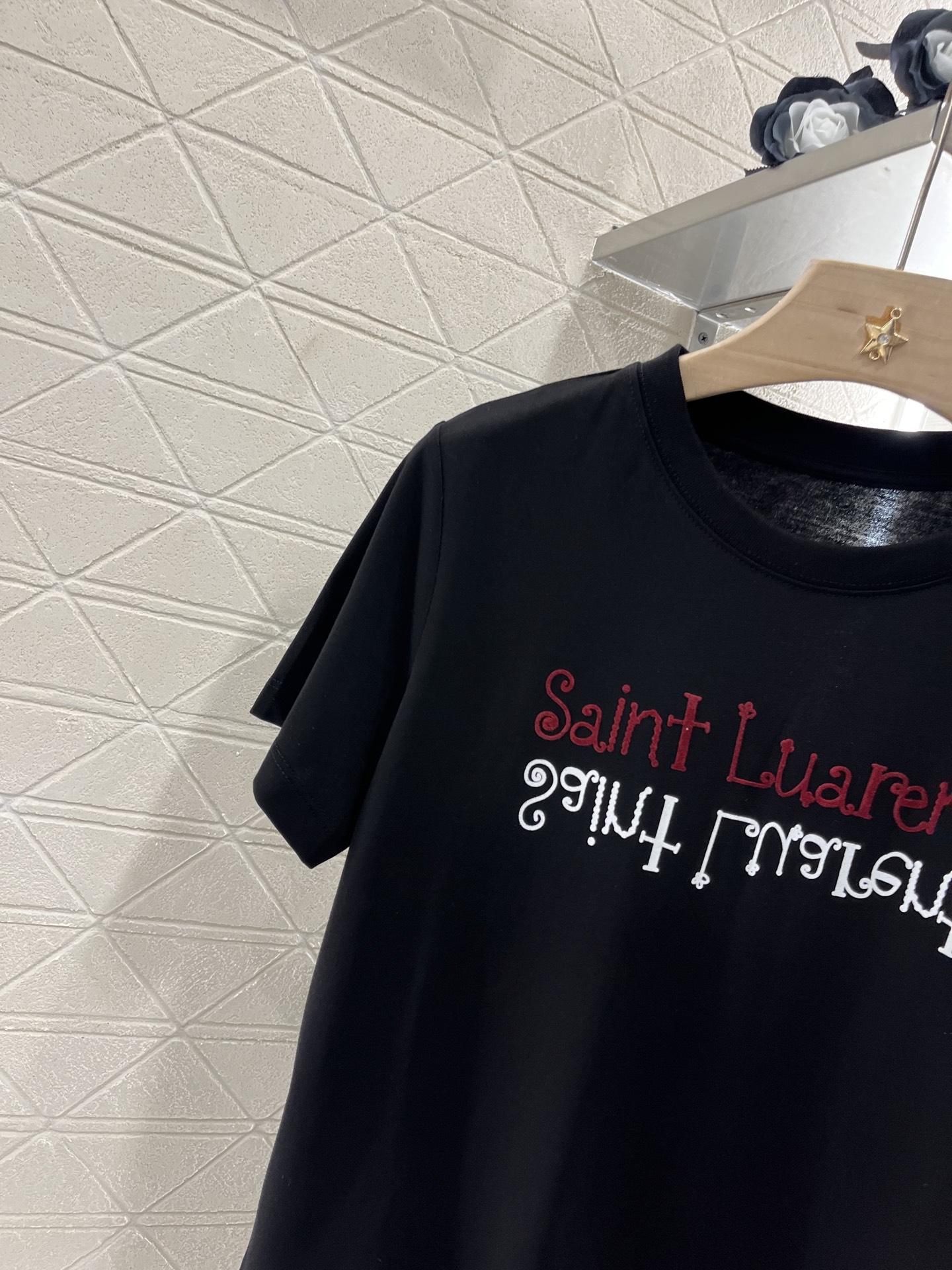 ♥Saint Lauren*♥2025新品上架
       圆领印花徽标𝑇𝑒𝑒
定制YB原生全棉材质 