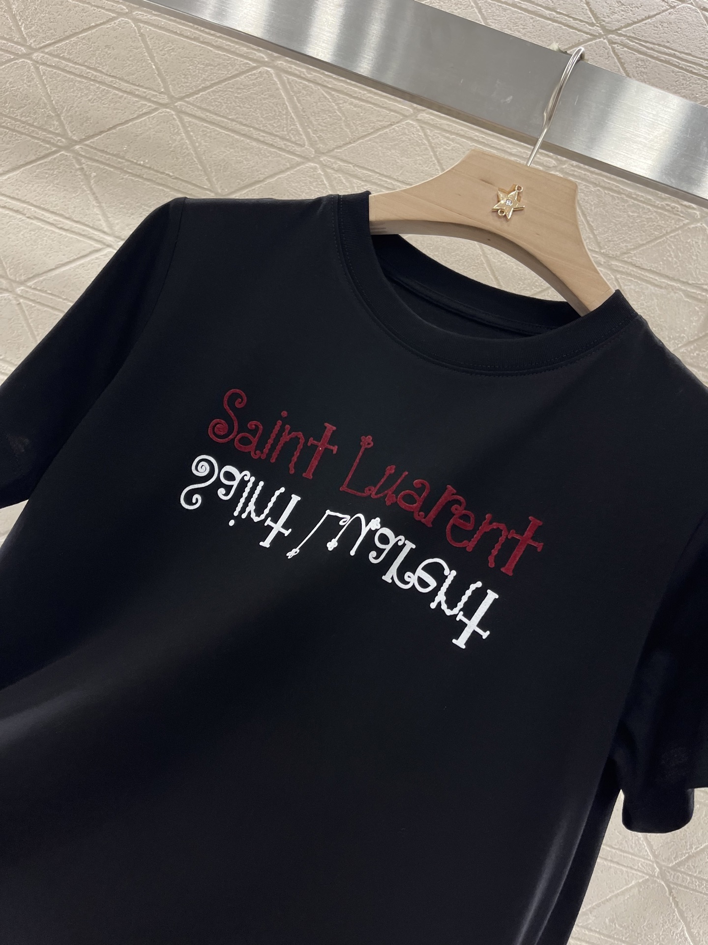 ♥Saint Lauren*♥2025新品上架
       圆领印花徽标𝑇𝑒𝑒
定制YB原生全棉材质 