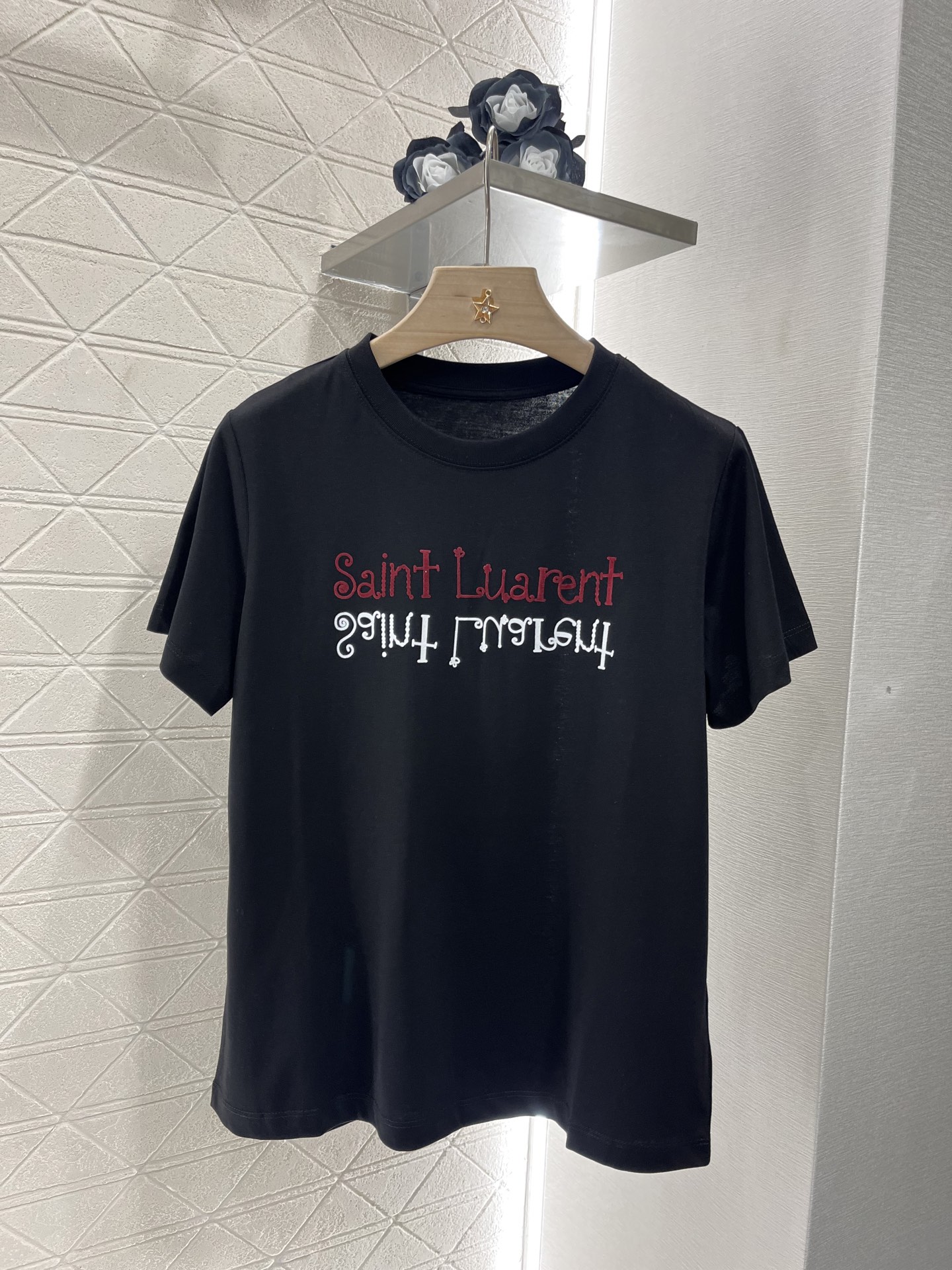 ♥Saint Lauren*♥2025新品上架
       圆领印花徽标𝑇𝑒𝑒
定制YB原生全棉材质 