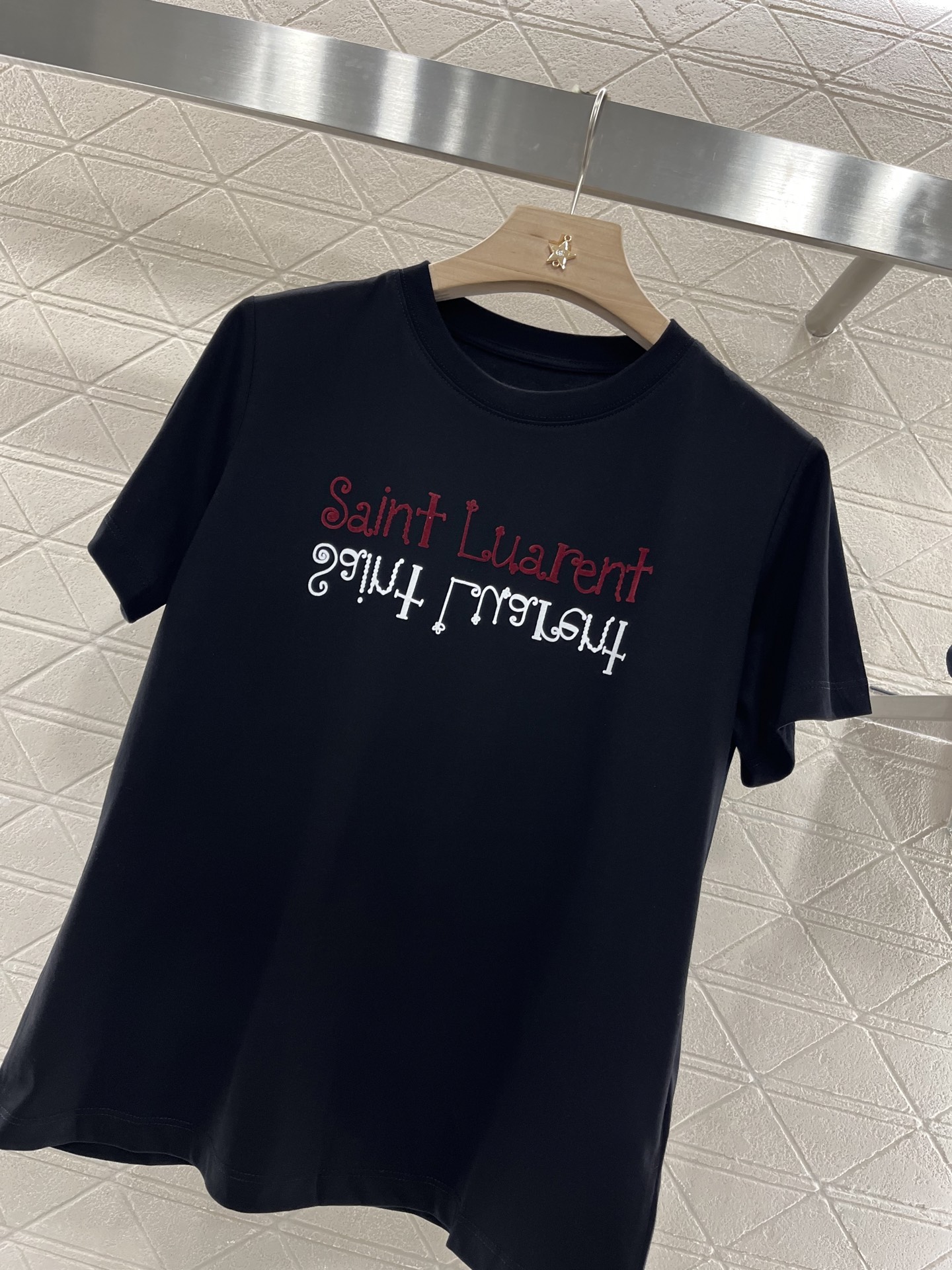 ♥Saint Lauren*♥2025新品上架
       圆领印花徽标𝑇𝑒𝑒
定制YB原生全棉材质 