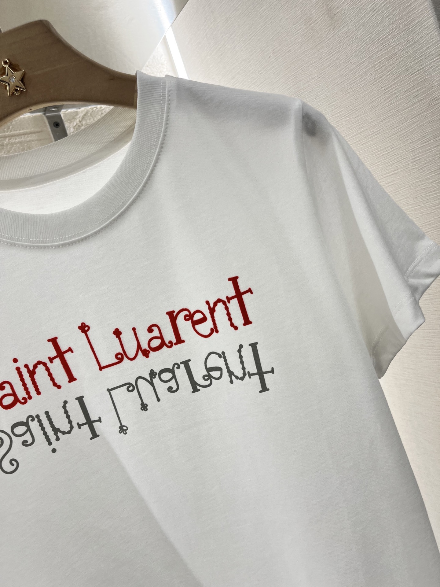 ♥Saint Lauren*♥2025新品上架
       圆领印花徽标𝑇𝑒𝑒
定制YB原生全棉材质 
