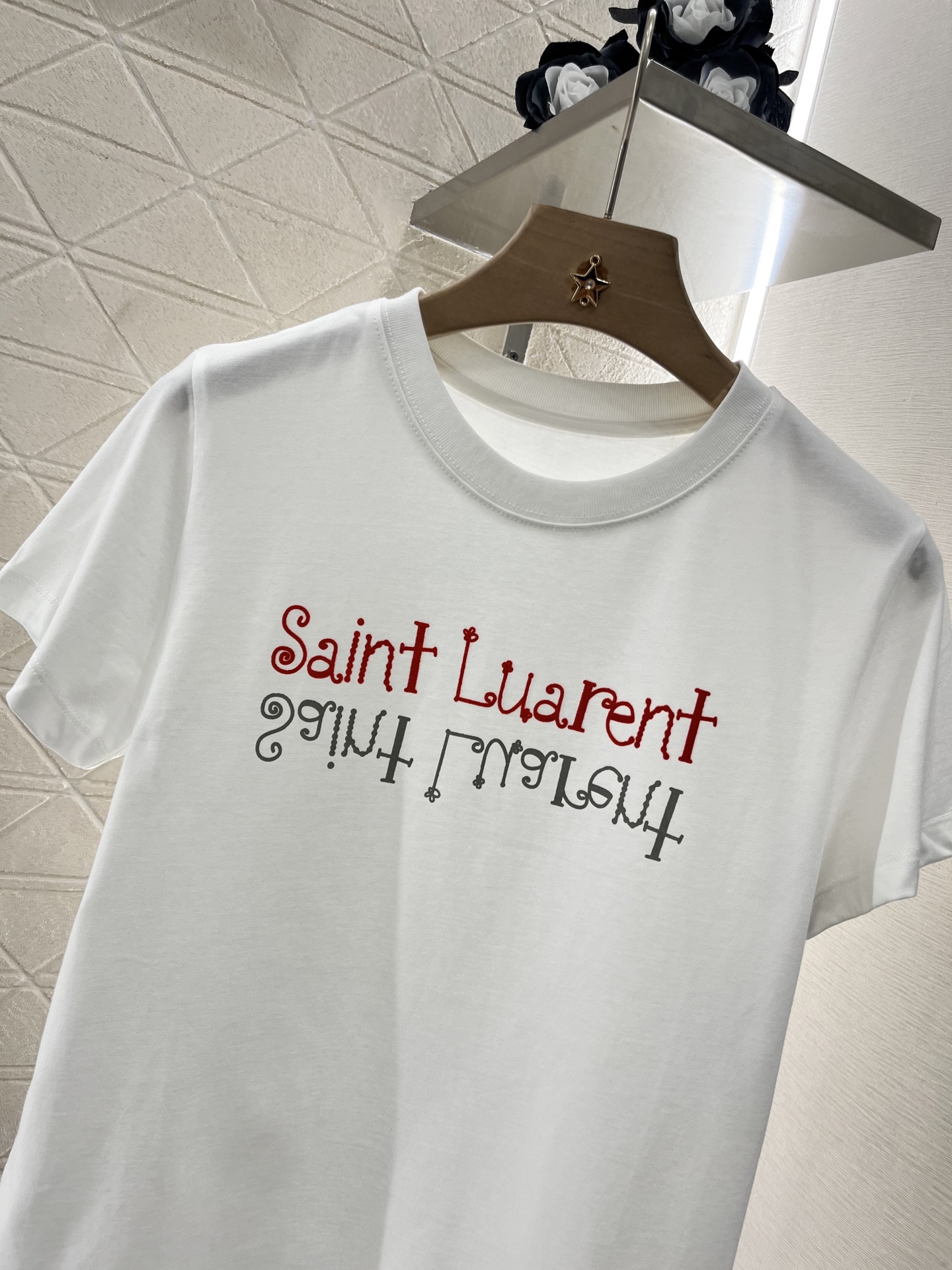 ♥Saint Lauren*♥2025新品上架
       圆领印花徽标𝑇𝑒𝑒
定制YB原生全棉材质 