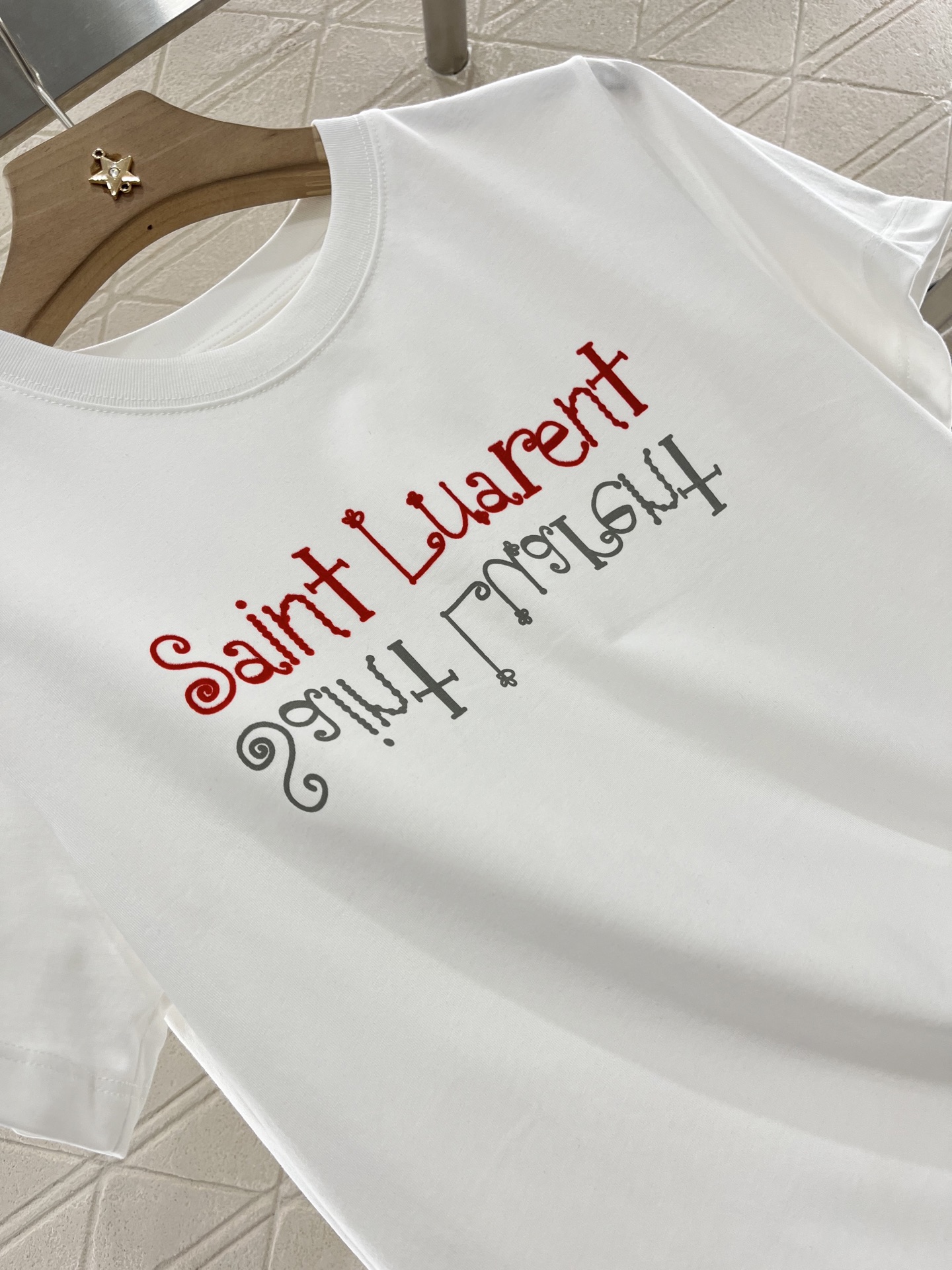 ♥Saint Lauren*♥2025新品上架
       圆领印花徽标𝑇𝑒𝑒
定制YB原生全棉材质 