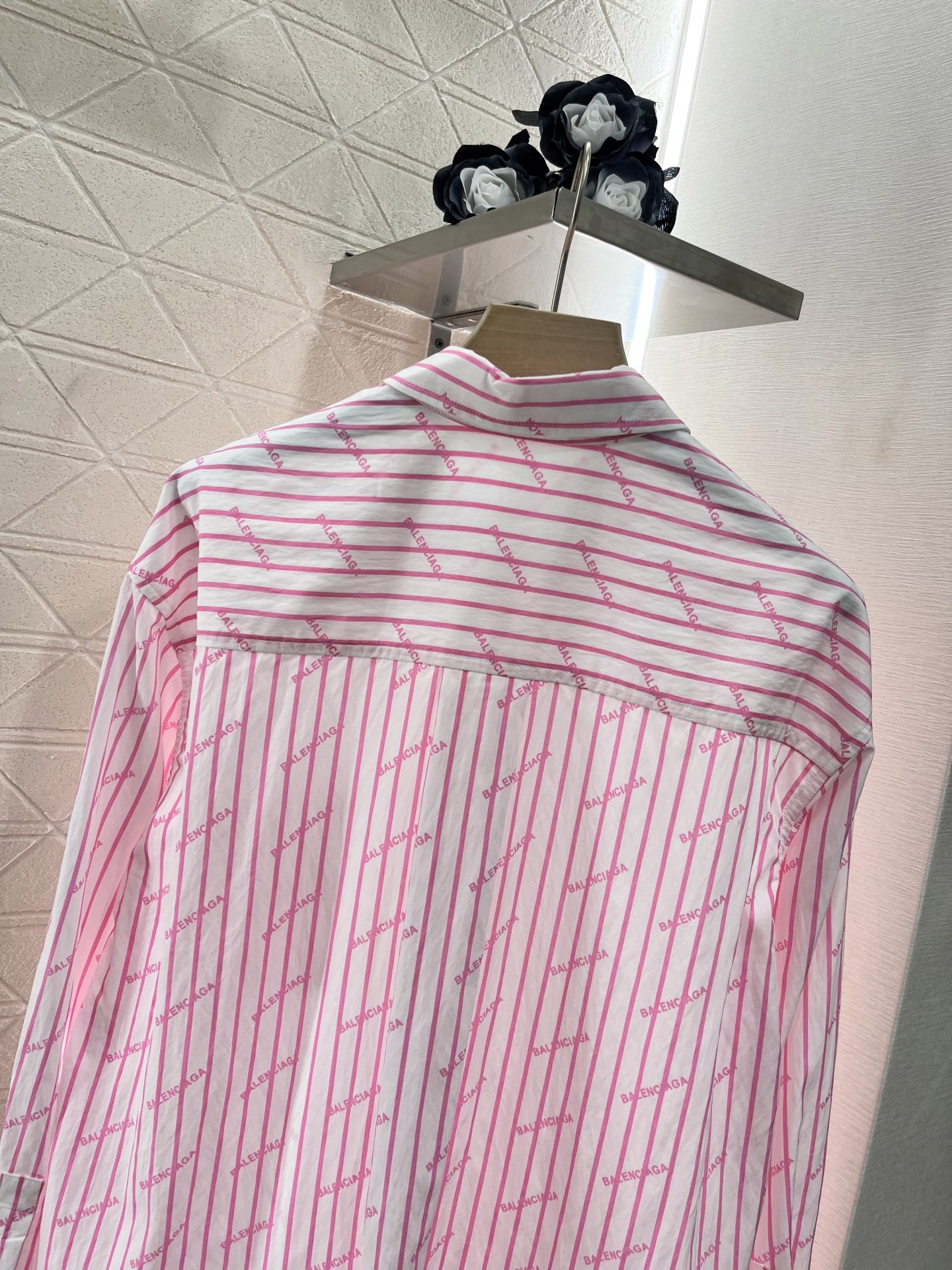 ♥Balenciag*♥2025新品上架
     条纹刺绣口袋衬衣
定制YB斜纹全棉材质 质感舒适细腻