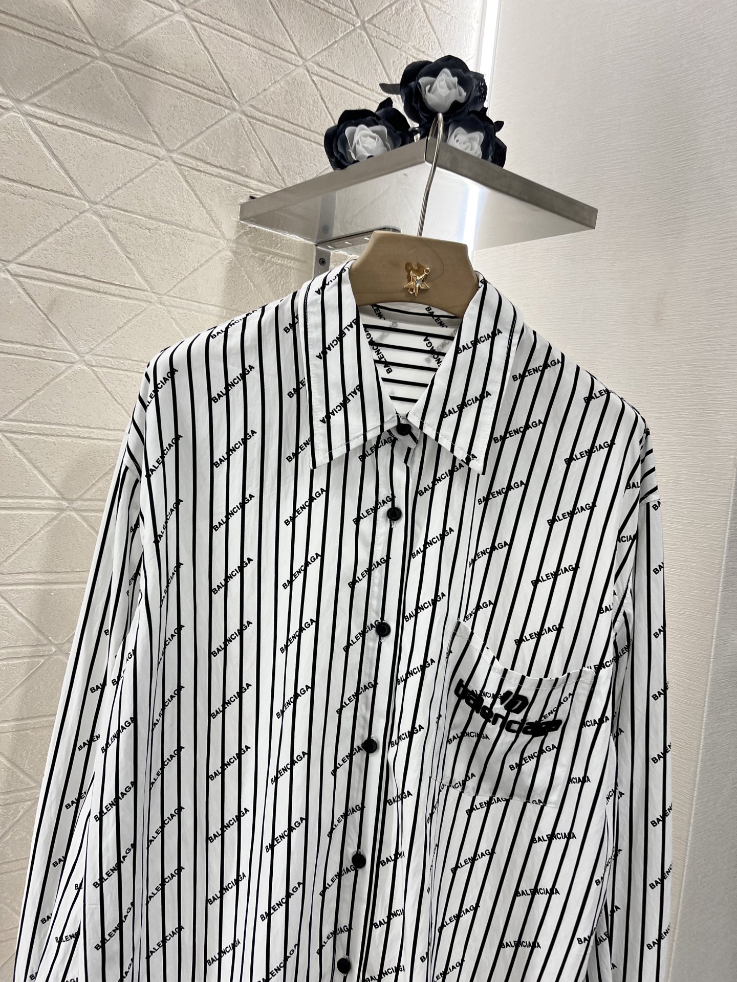♥Balenciag*♥2025新品上架
     条纹刺绣口袋衬衣
定制YB斜纹全棉材质 质感舒适细腻