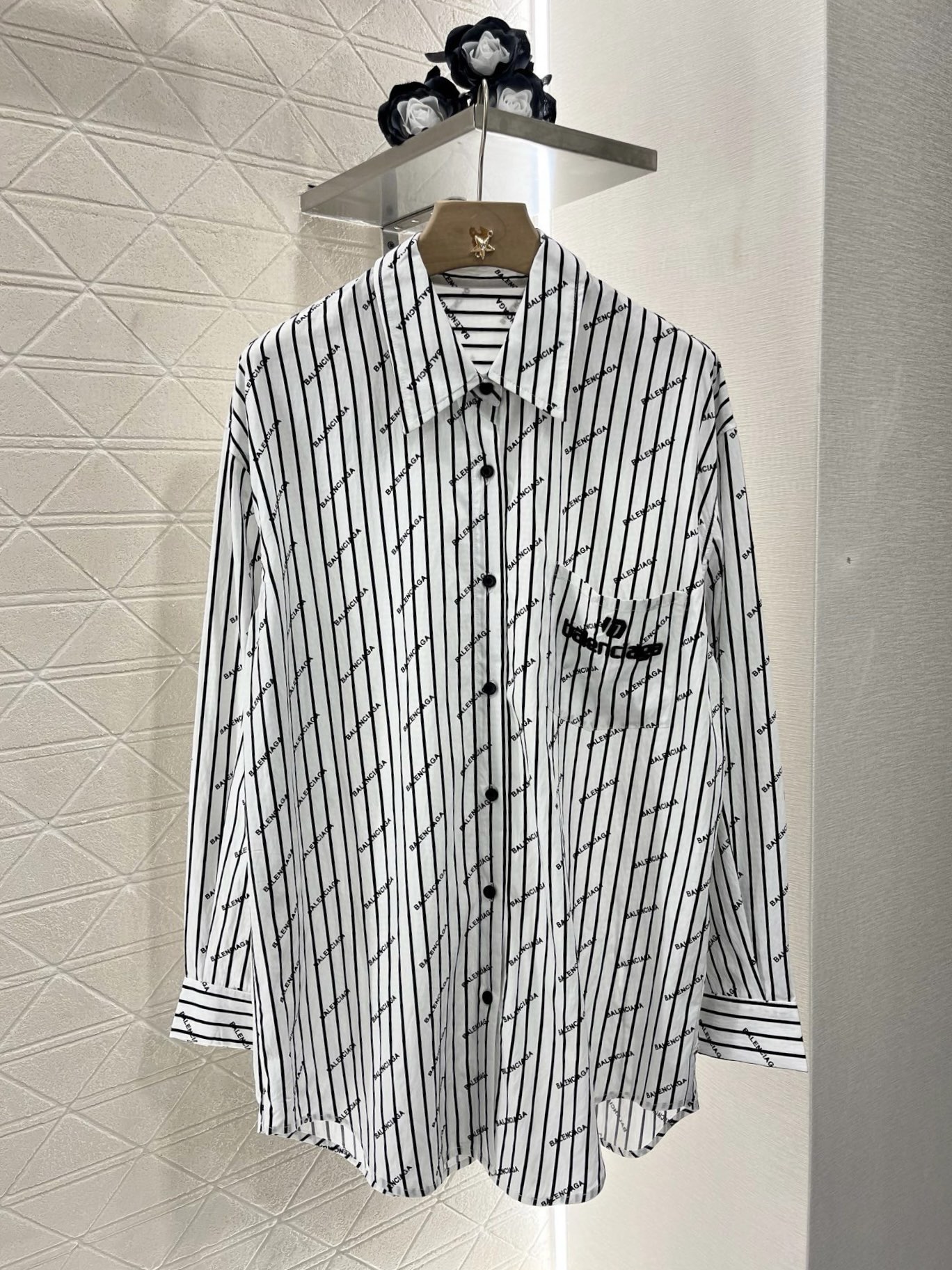 ♥Balenciag*♥2025新品上架
     条纹刺绣口袋衬衣
定制YB斜纹全棉材质 质感舒适细腻