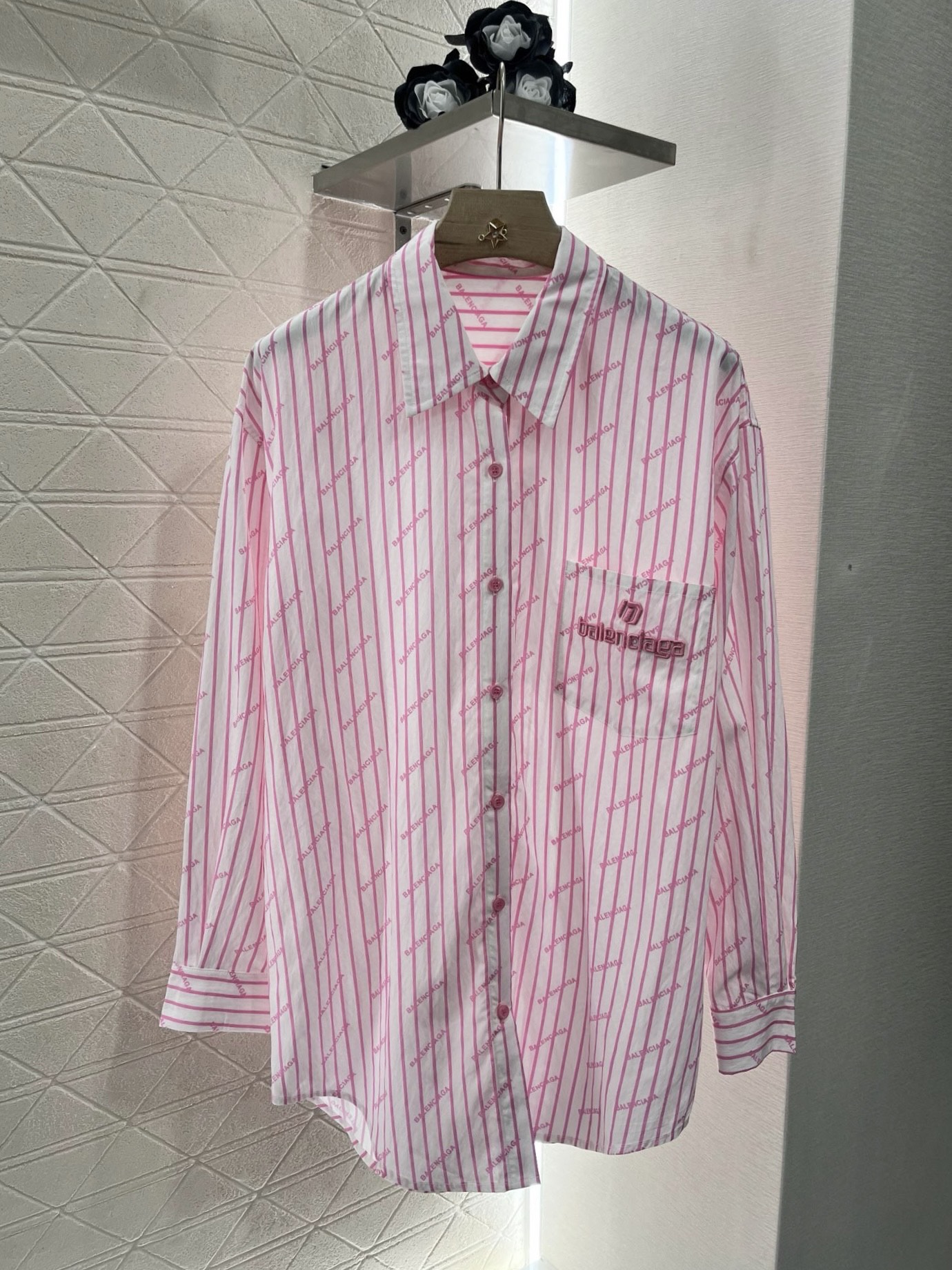 ♥Balenciag*♥2025新品上架
     条纹刺绣口袋衬衣
定制YB斜纹全棉材质 质感舒适细腻