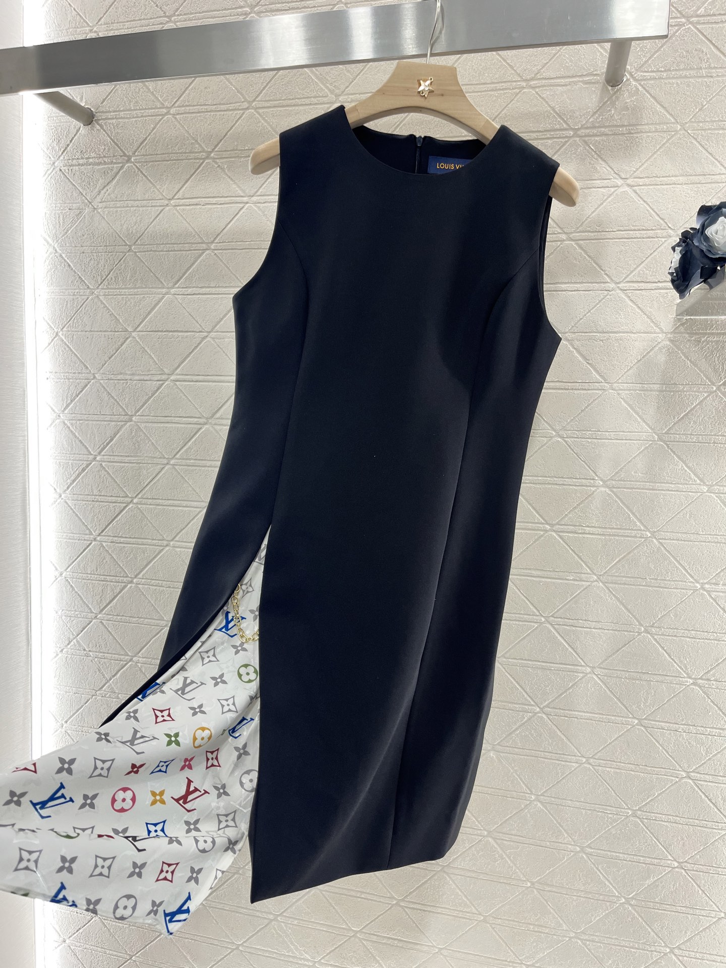♥Louis Vuutto*♥2025新品上架
    拼接醋酸连衣裙
定制YB进口醋酸材质 质感光泽 