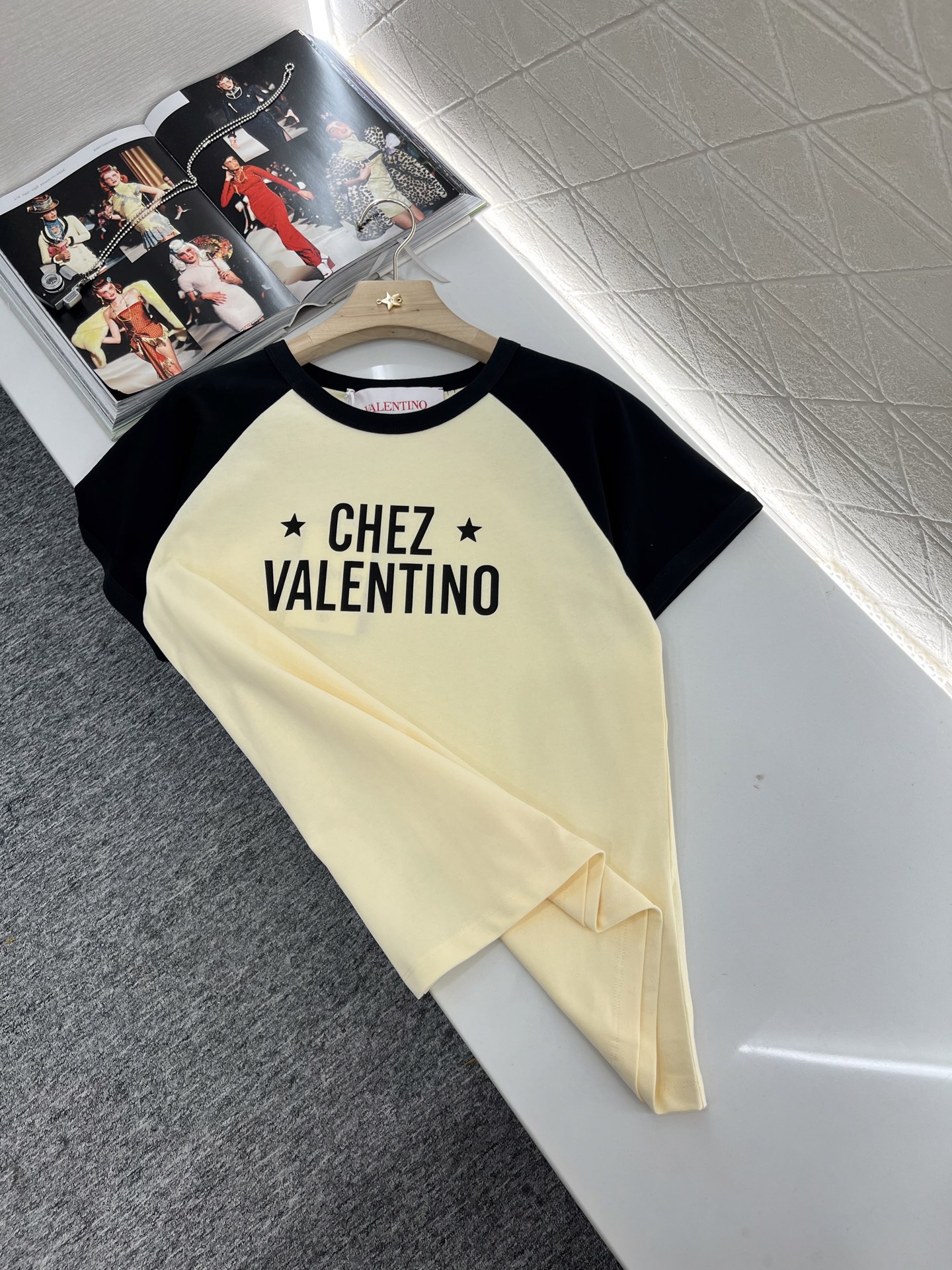 ♥Valentin*♥2025新品上架
     圆领插肩字母𝑇𝑒𝑒
定制YB原生全棉材质 透气舒适 质
