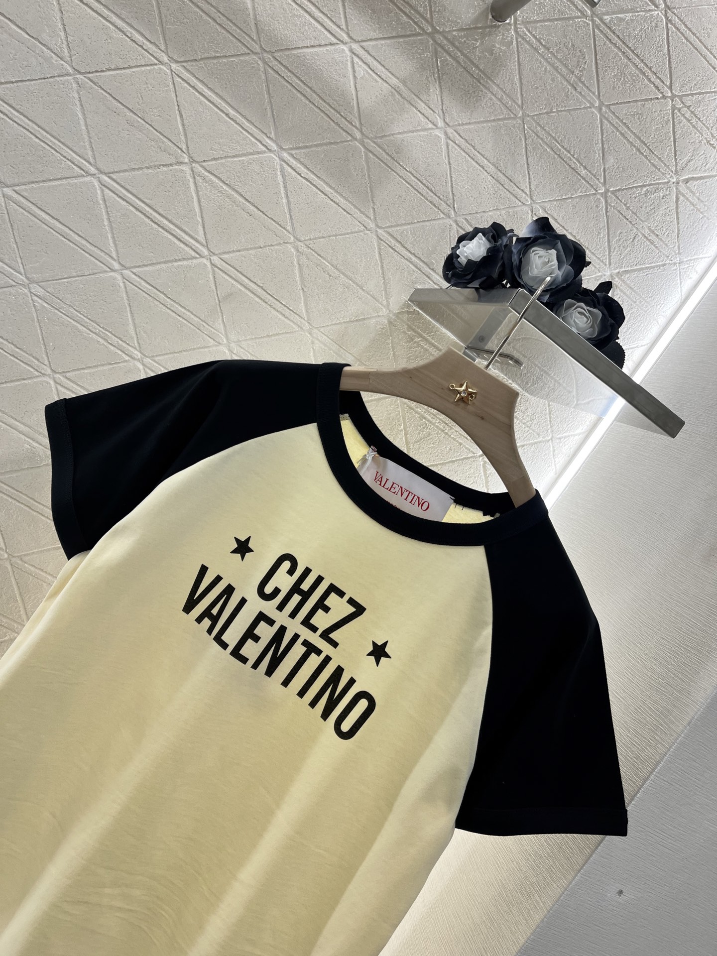 ♥Valentin*♥2025新品上架
     圆领插肩字母𝑇𝑒𝑒
定制YB原生全棉材质 透气舒适 质