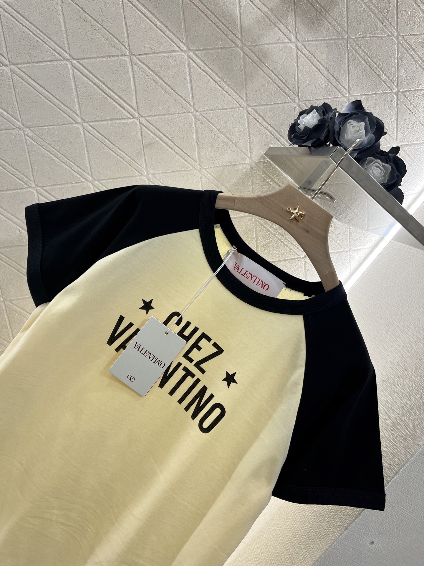 ♥Valentin*♥2025新品上架
     圆领插肩字母𝑇𝑒𝑒
定制YB原生全棉材质 透气舒适 质