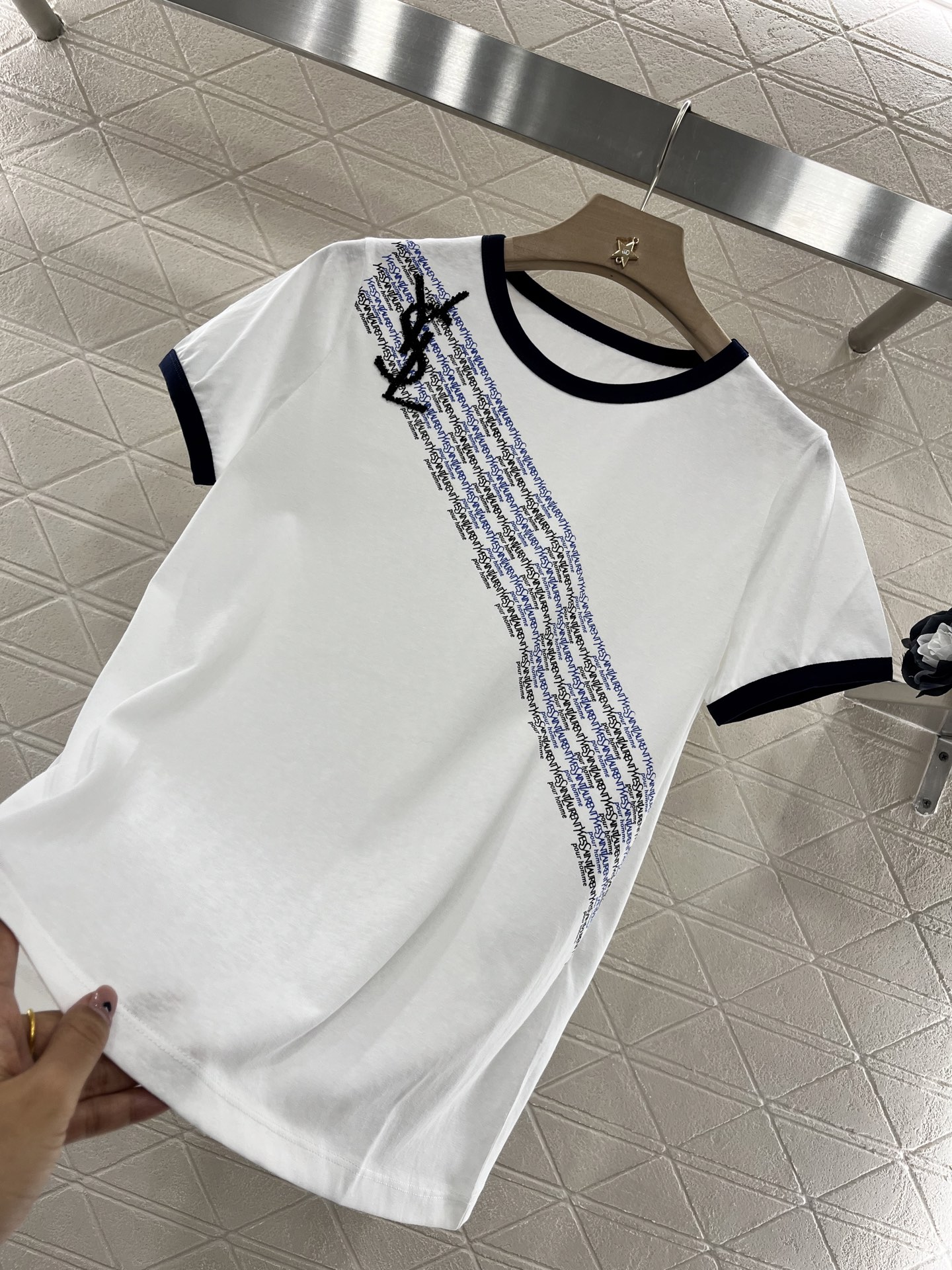 ♥Saint Lauren*♥2025新品上架
      烫钻印花𝑇𝑒𝑒
定制YB全棉麻材质 透气舒适