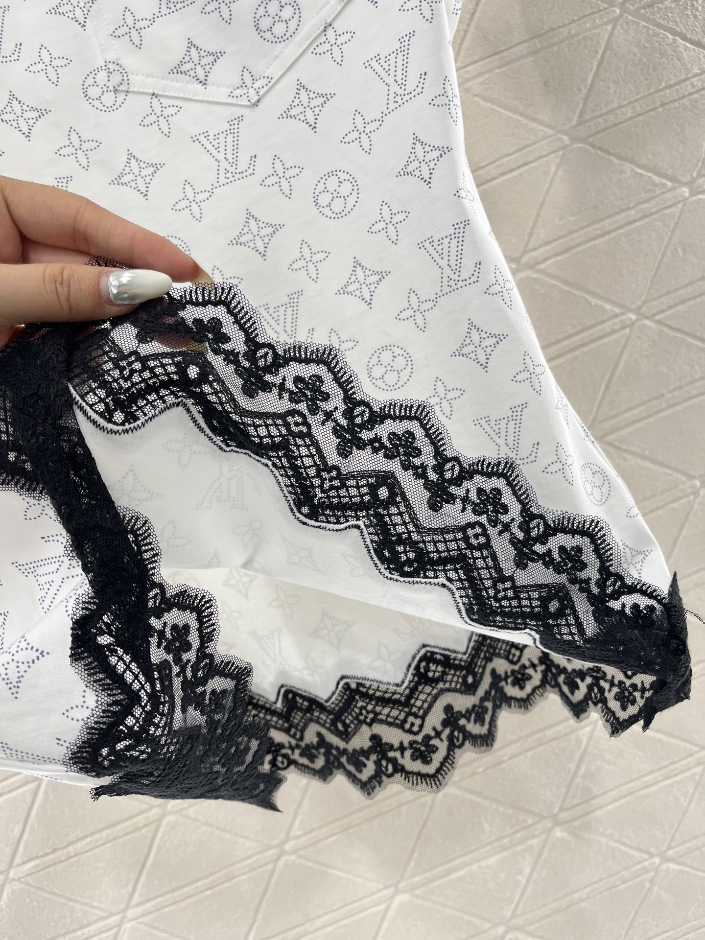 ♥Louis Vuitto*♥2025新品上架
      印花蕾丝链条𝑇𝑒𝑒
定制YB原生全棉材质 透