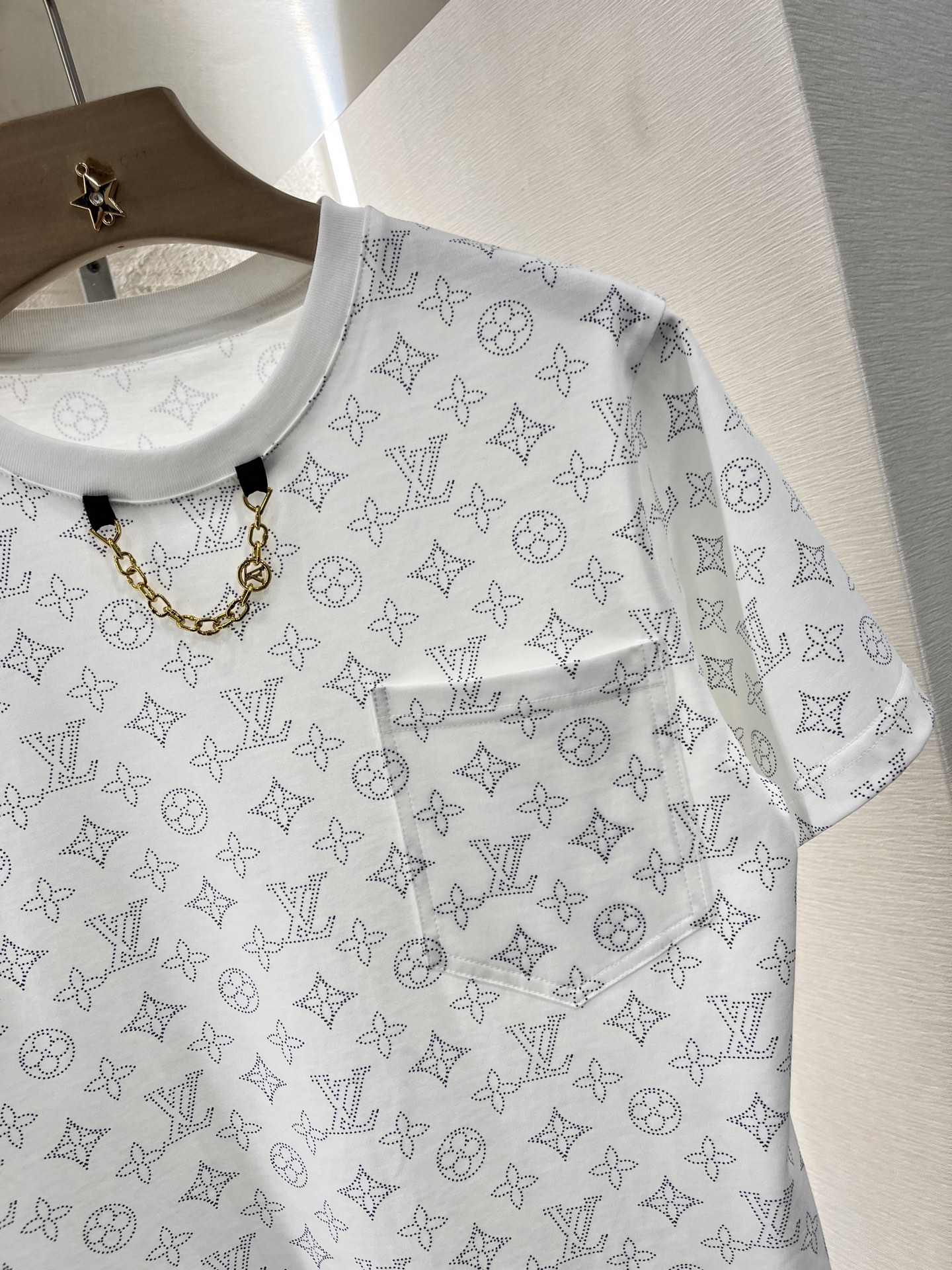 ♥Louis Vuitto*♥2025新品上架
      印花蕾丝链条𝑇𝑒𝑒
定制YB原生全棉材质 透