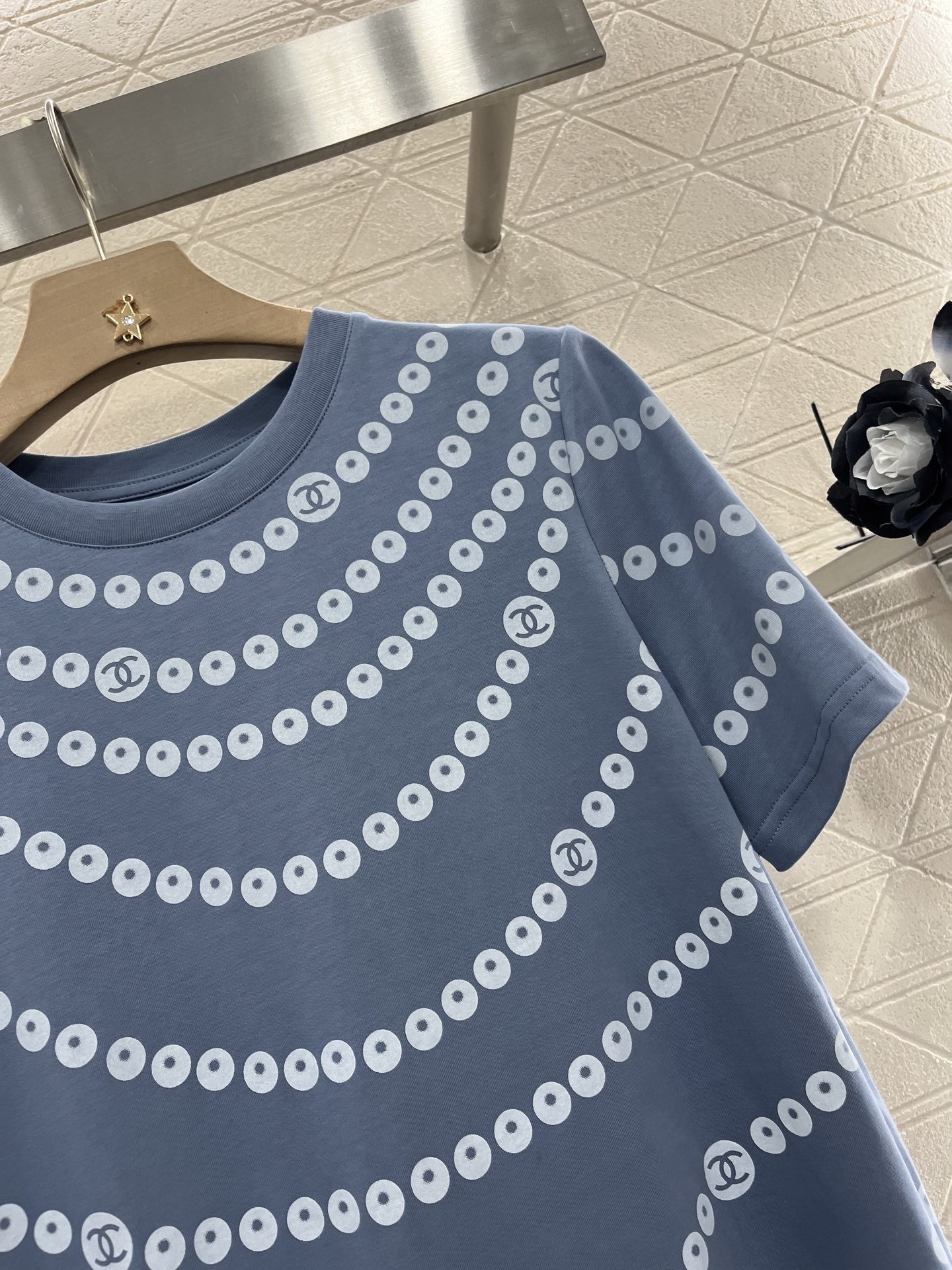 ♥Chane*♥2025新品上架
    印花珍珠链条𝑇𝑒𝑒
定制YB原生全棉材质 透气舒适 质感十足 
