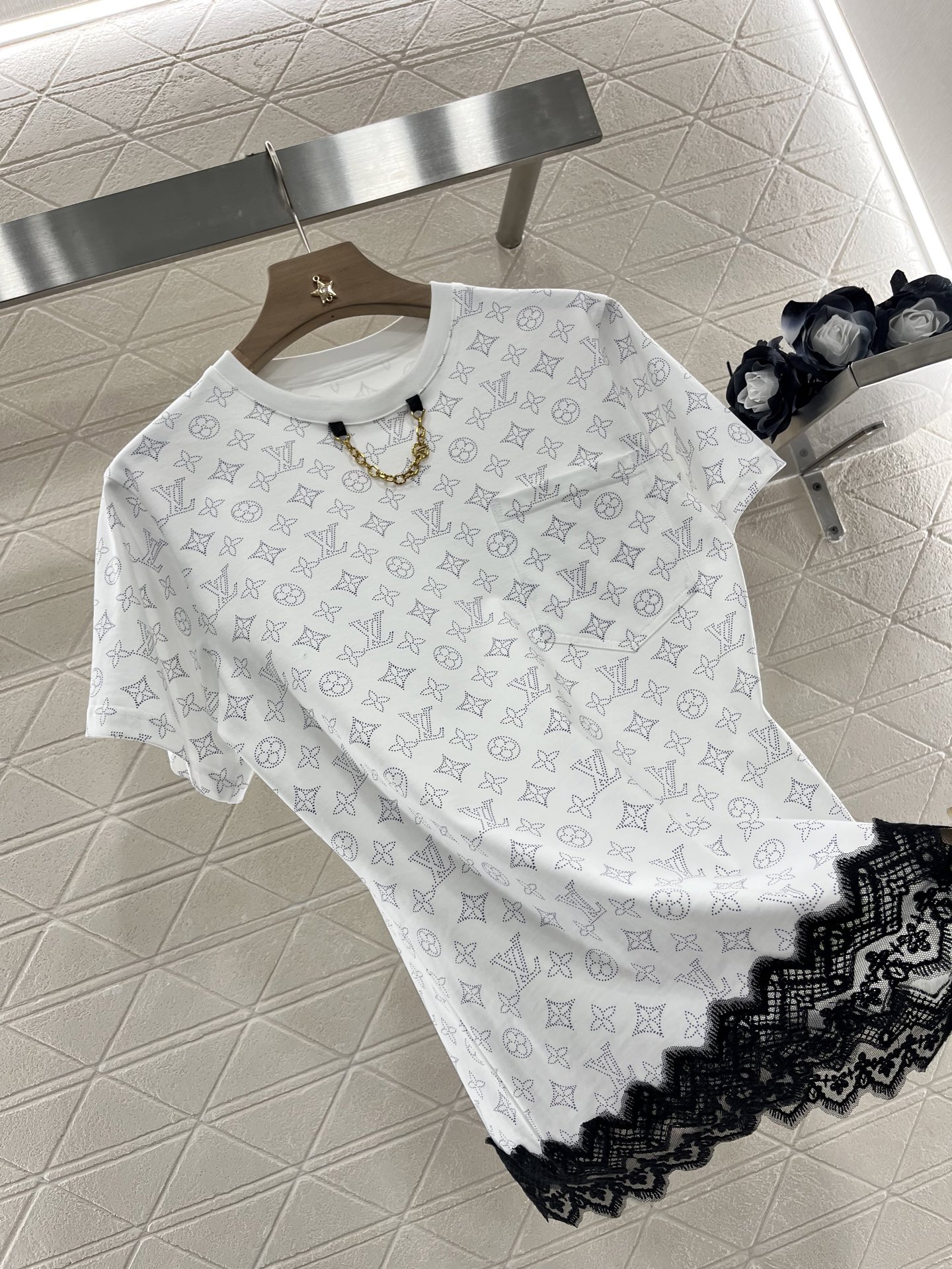 ♥Louis Vuitto*♥2025新品上架
      印花蕾丝链条𝑇𝑒𝑒
定制YB原生全棉材质 透