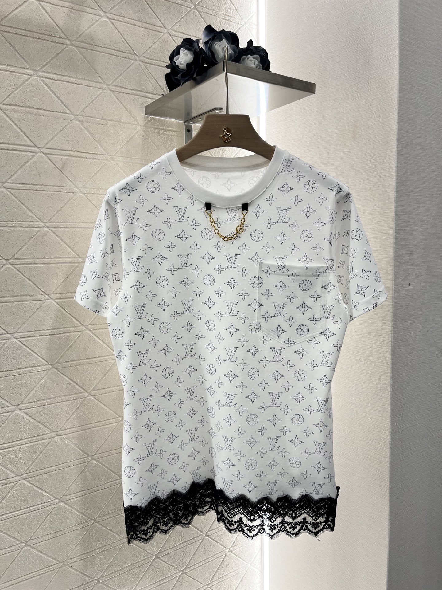 ♥Louis Vuitto*♥2025新品上架
      印花蕾丝链条𝑇𝑒𝑒
定制YB原生全棉材质 透