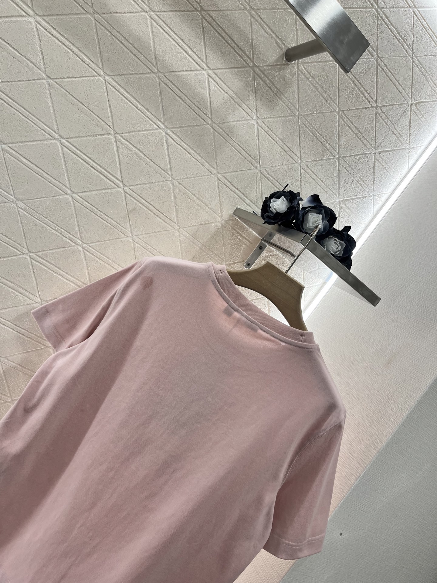 ♥BURBERR*♥2025新品上架
     圆领刺绣战马𝑇𝑒𝑒
定制YB原生全棉材质 透气舒适 质感
