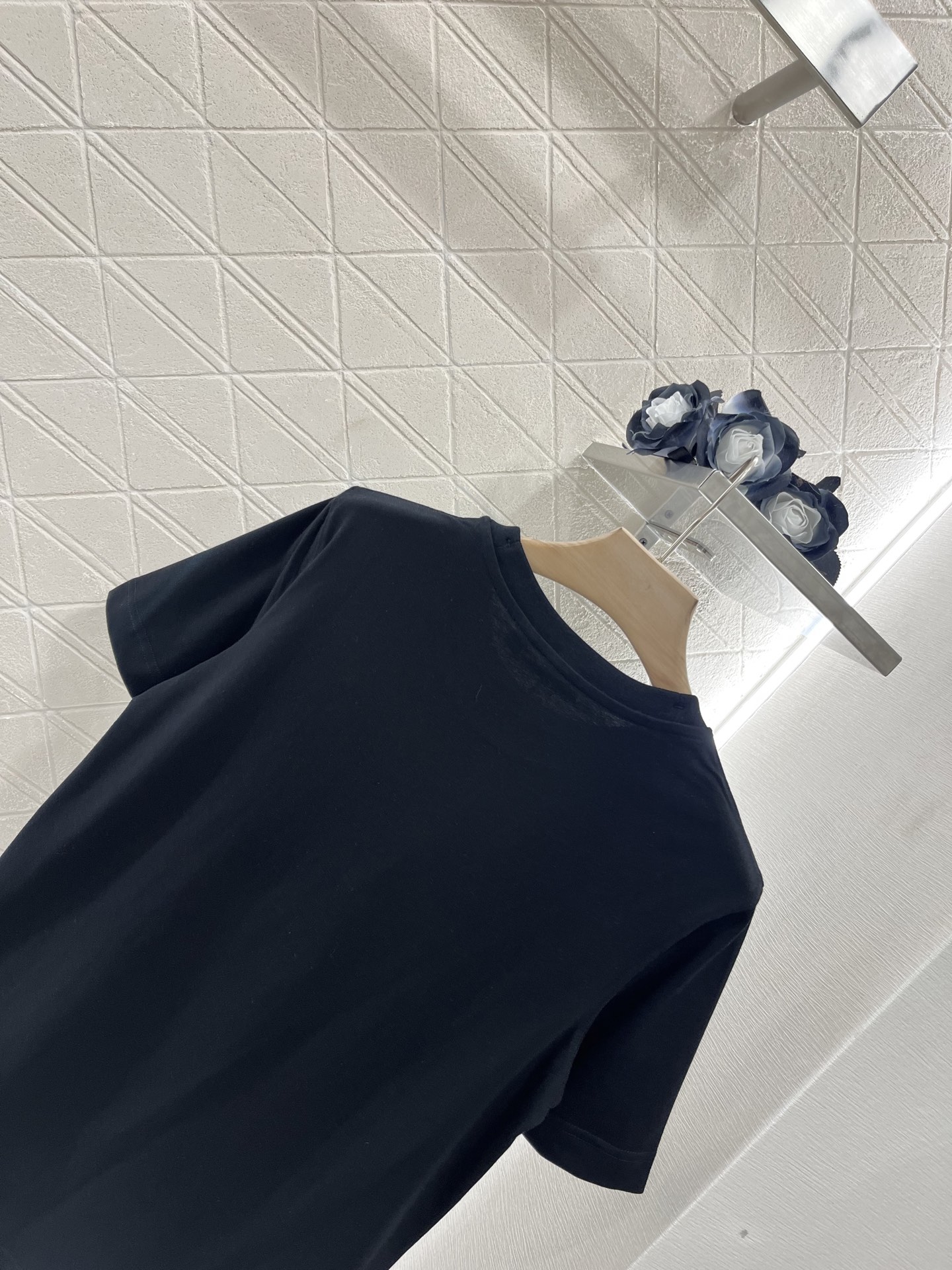 ♥BURBERR*♥2025新品上架
     圆领刺绣战马𝑇𝑒𝑒
定制YB原生全棉材质 透气舒适 质感