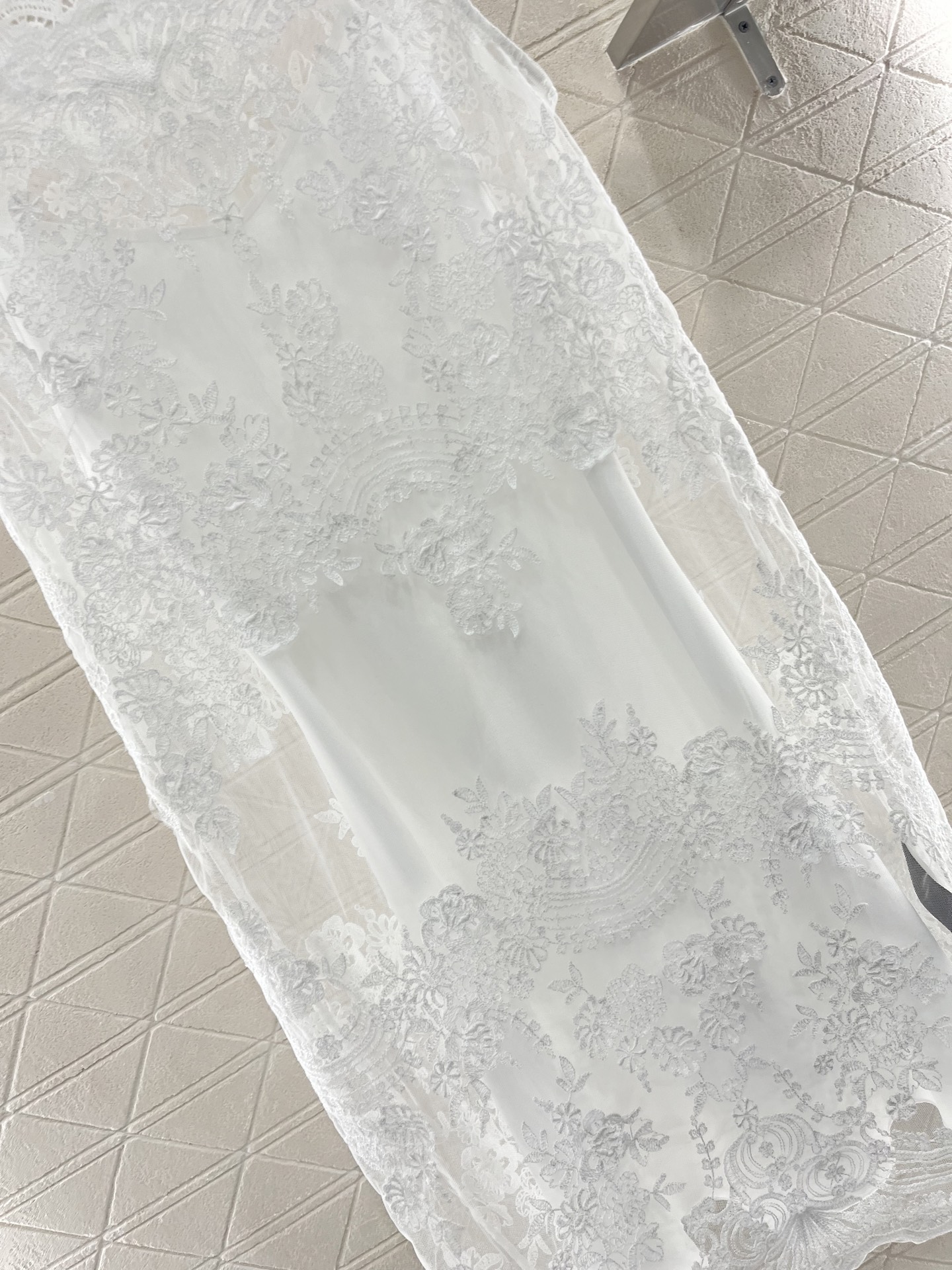 ♥Ermanno scervin*♥2025新品上架
    重工水溶蕾丝背心裙
定制YB进口绵绸材质 