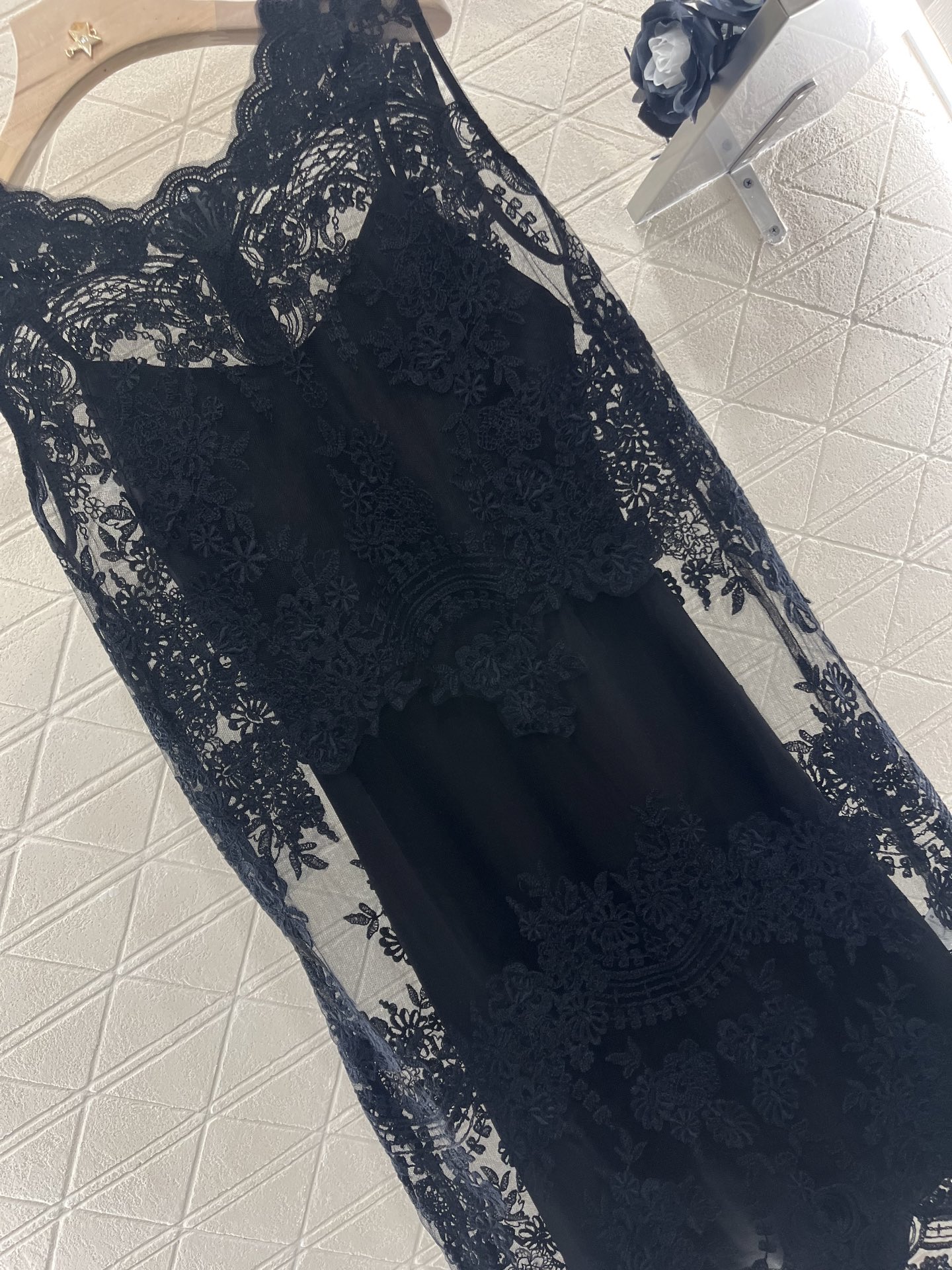 ♥Ermanno scervin*♥2025新品上架
    重工水溶蕾丝背心裙
定制YB进口绵绸材质 