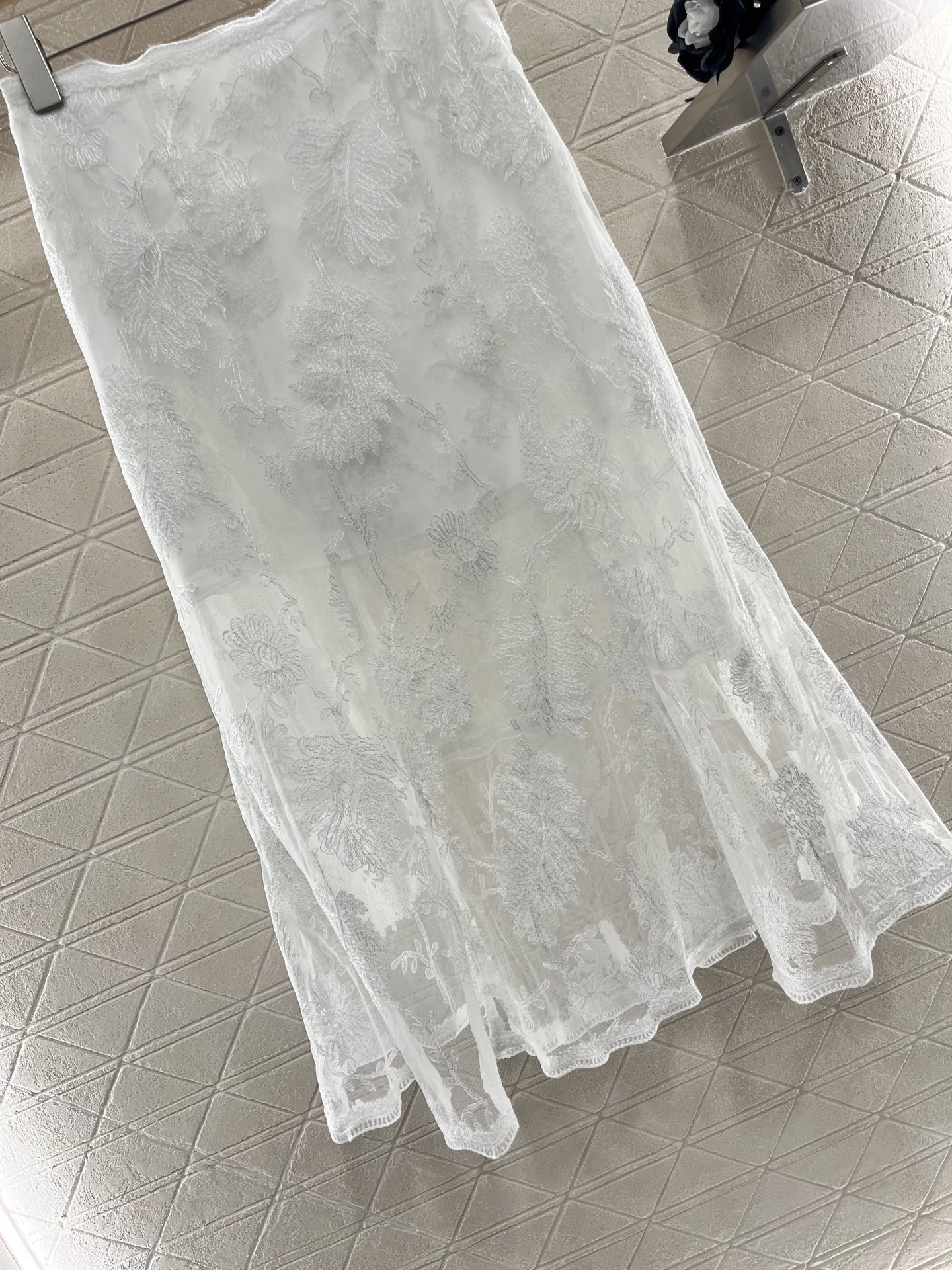 ♥Ermanno scervin*♥2025新品上架
    重工水溶蕾丝三层半裙
定制YB进口绵绸材质