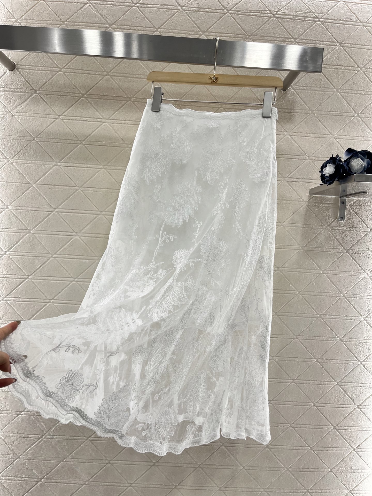 ♥Ermanno scervin*♥2025新品上架
    重工水溶蕾丝三层半裙
定制YB进口绵绸材质