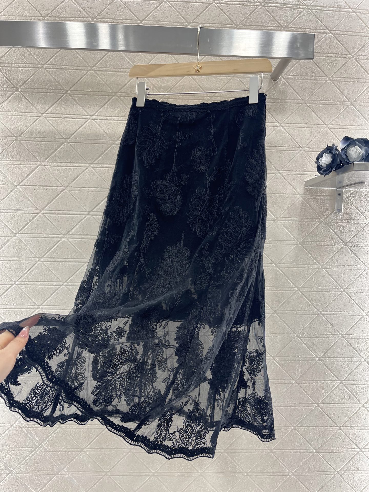 ♥Ermanno scervin*♥2025新品上架
    重工水溶蕾丝三层半裙
定制YB进口绵绸材质