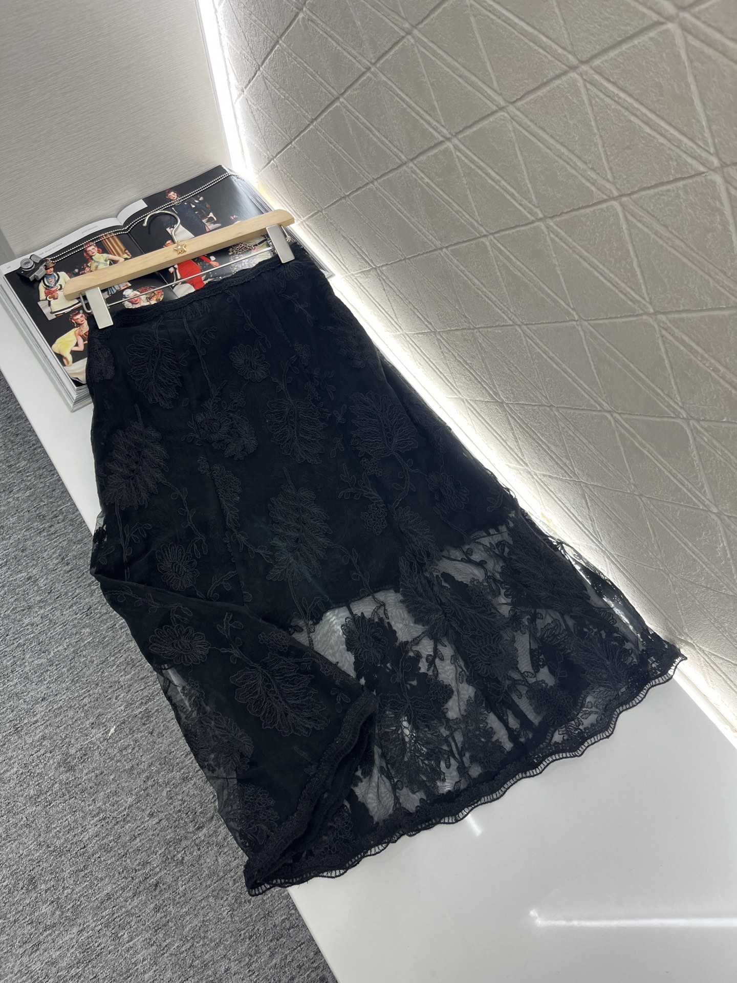 ♥Ermanno scervin*♥2025新品上架
    重工水溶蕾丝三层半裙
定制YB进口绵绸材质