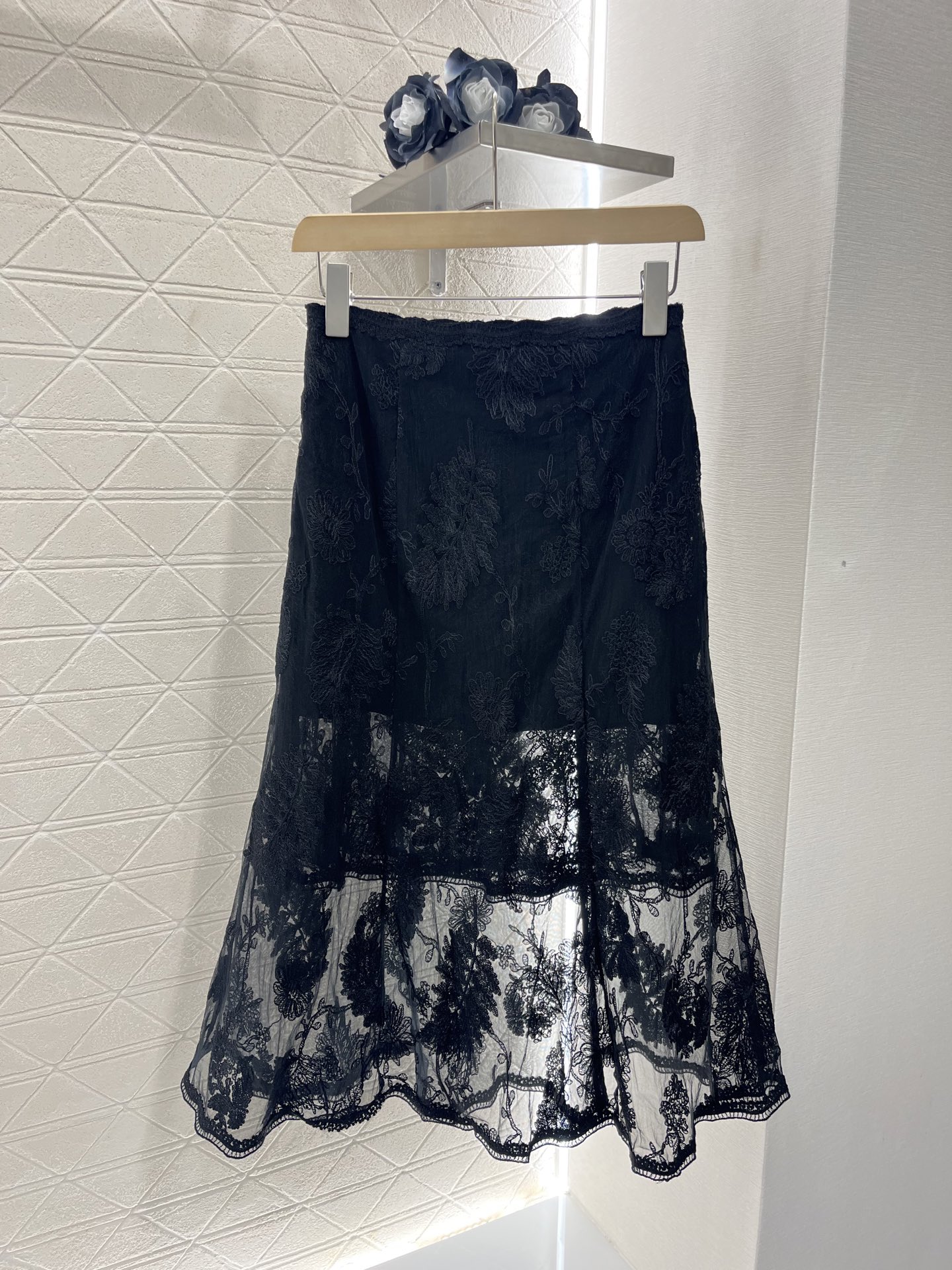 ♥Ermanno scervin*♥2025新品上架
    重工水溶蕾丝三层半裙
定制YB进口绵绸材质