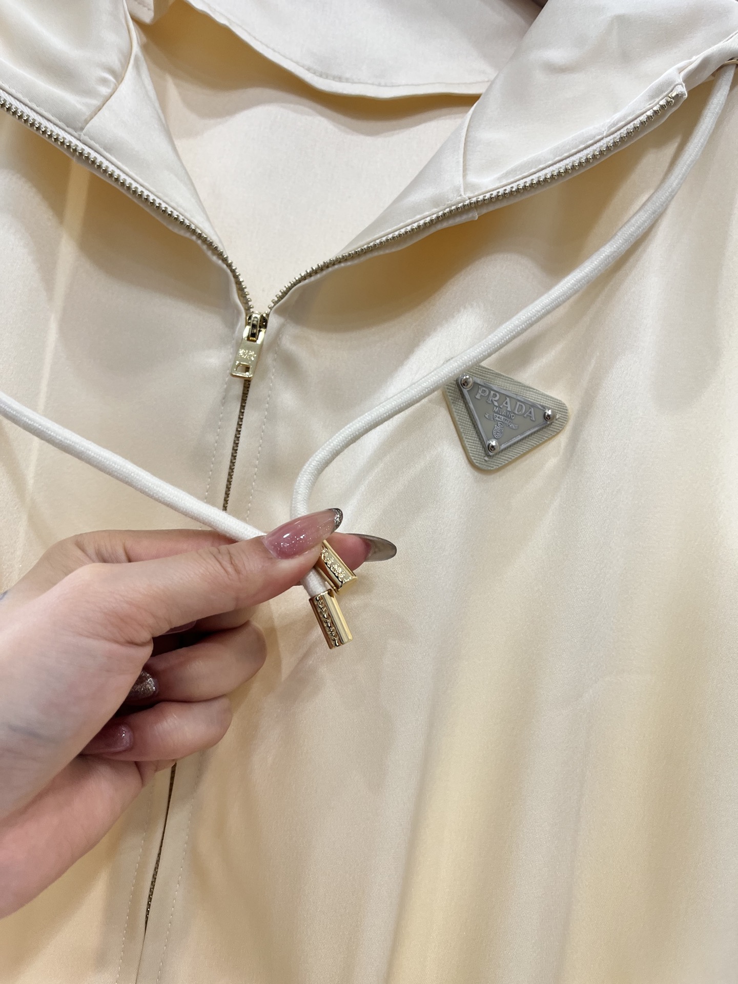 ♥Prad*♥2025新品上架
  连帽马甲长裤套装
定制YB进口醋酸材质 光滑细腻 透气性更好 夏日穿