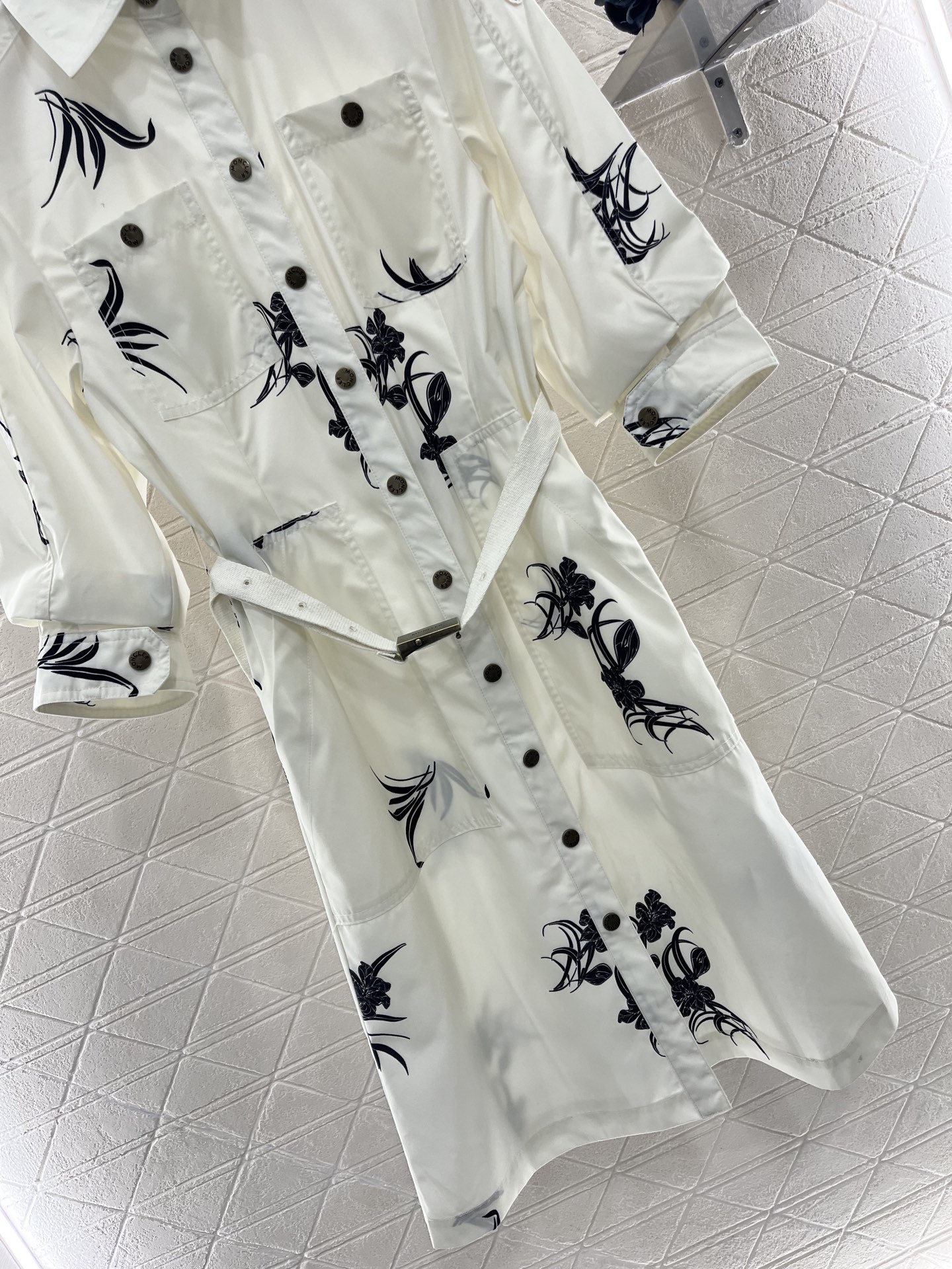 ♥Moncle*♥2025新品上架
    印花腰带连衣裙
定制YB进口斜纹稠材质 质感透气 舒适宜人 