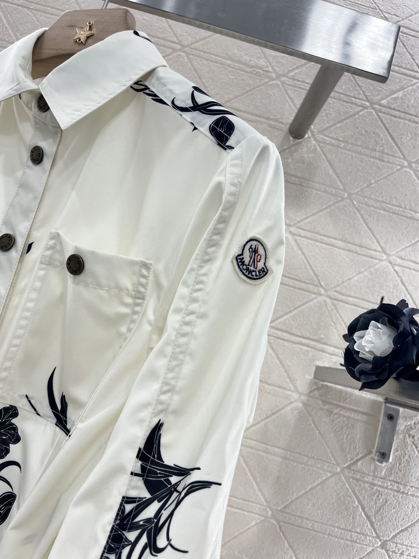 ♥Moncle*♥2025新品上架
    印花腰带连衣裙
定制YB进口斜纹稠材质 质感透气 舒适宜人 