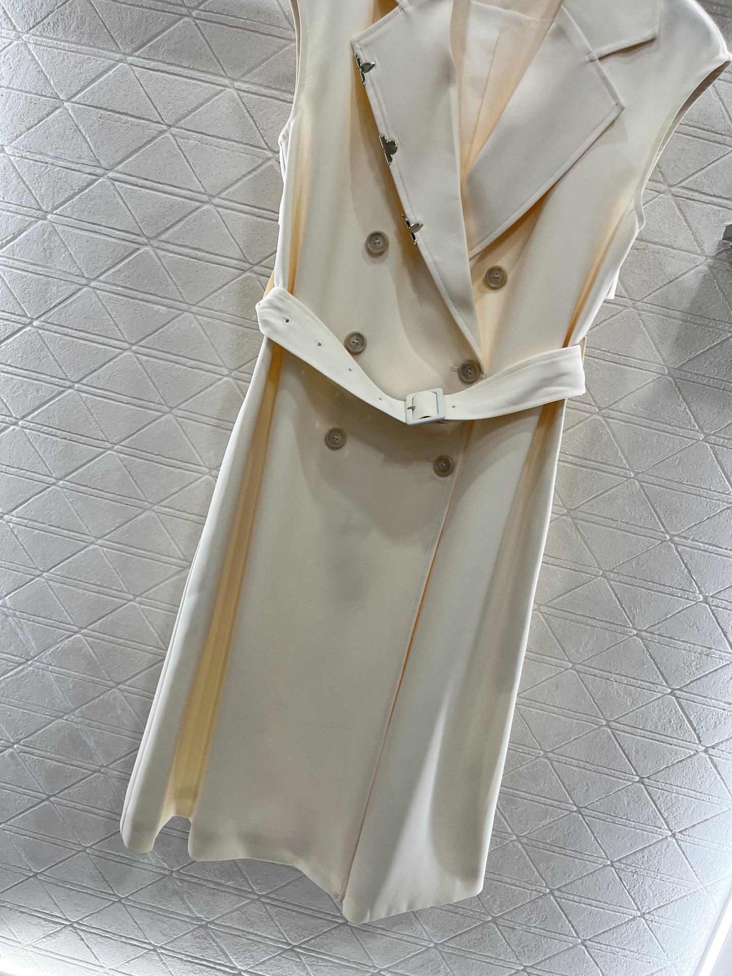 ♥Louis Vuitto*♥2025新品上架
     翻领无袖连衣裙
定制YB进口醋酸材质 质感光泽