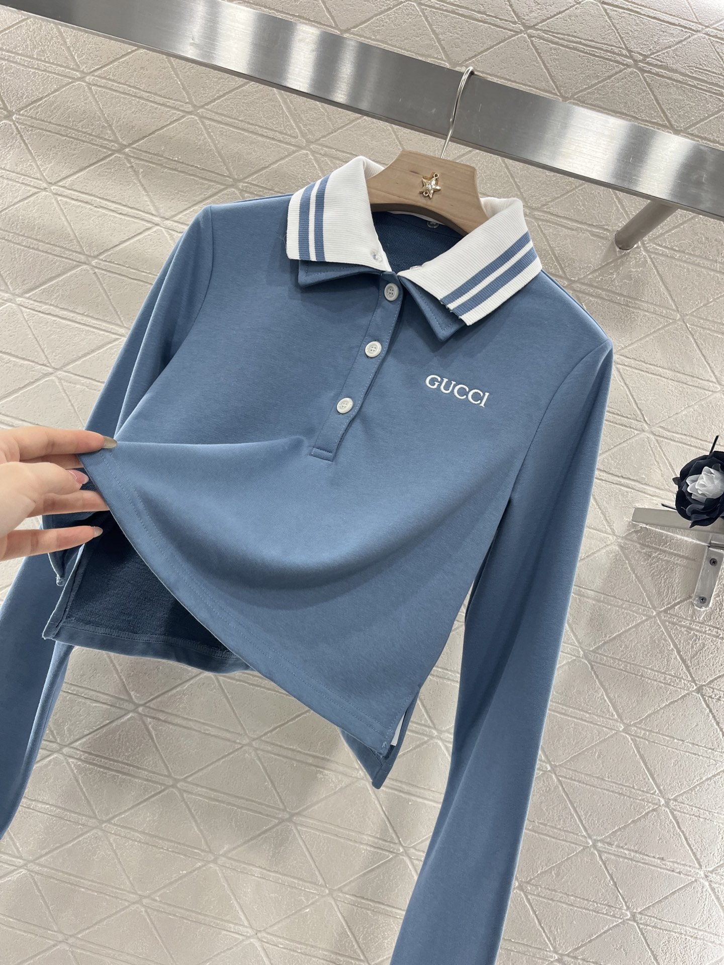 ♥Gucc*♥2025新品上架
   双层领卫衣短裤套装
定制YB斜纹全棉材质 舒适软糯 穿搭洋气 双层