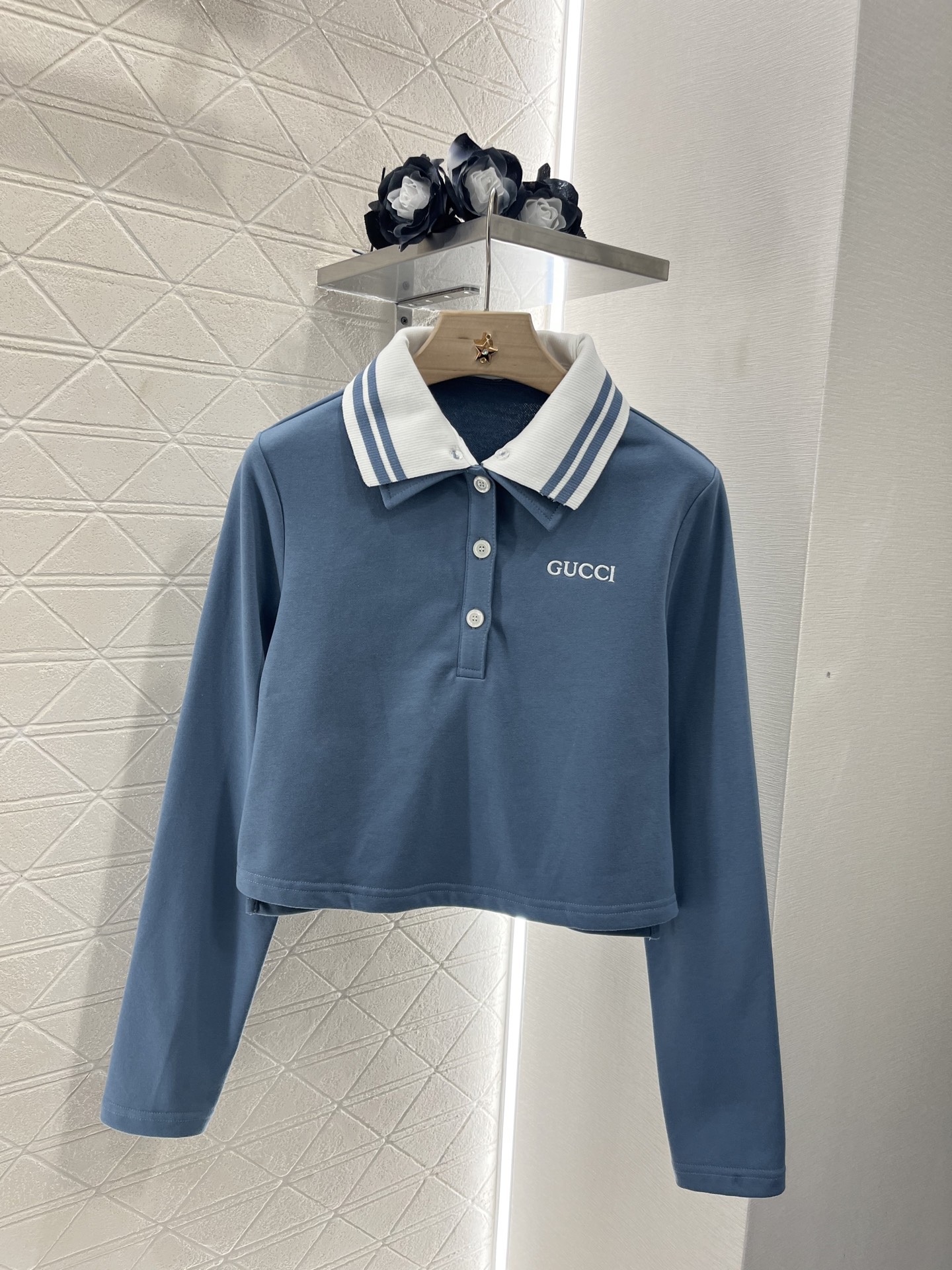 ♥Gucc*♥2025新品上架
   双层领卫衣短裤套装
定制YB斜纹全棉材质 舒适软糯 穿搭洋气 双层