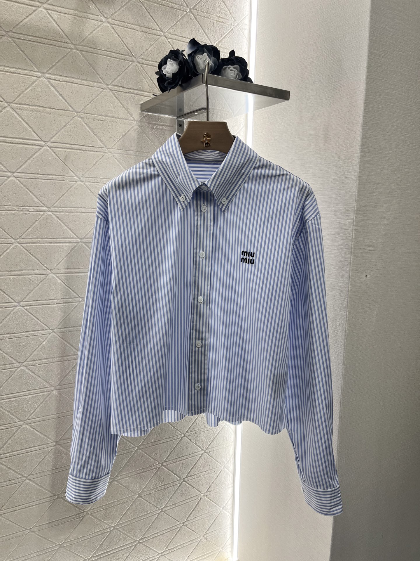 ♥Miumi*♥2025新品上架
   条纹衬衫蓬蓬半裙套装
定制YB原生全棉材质 工艺处理 舒适挺括 