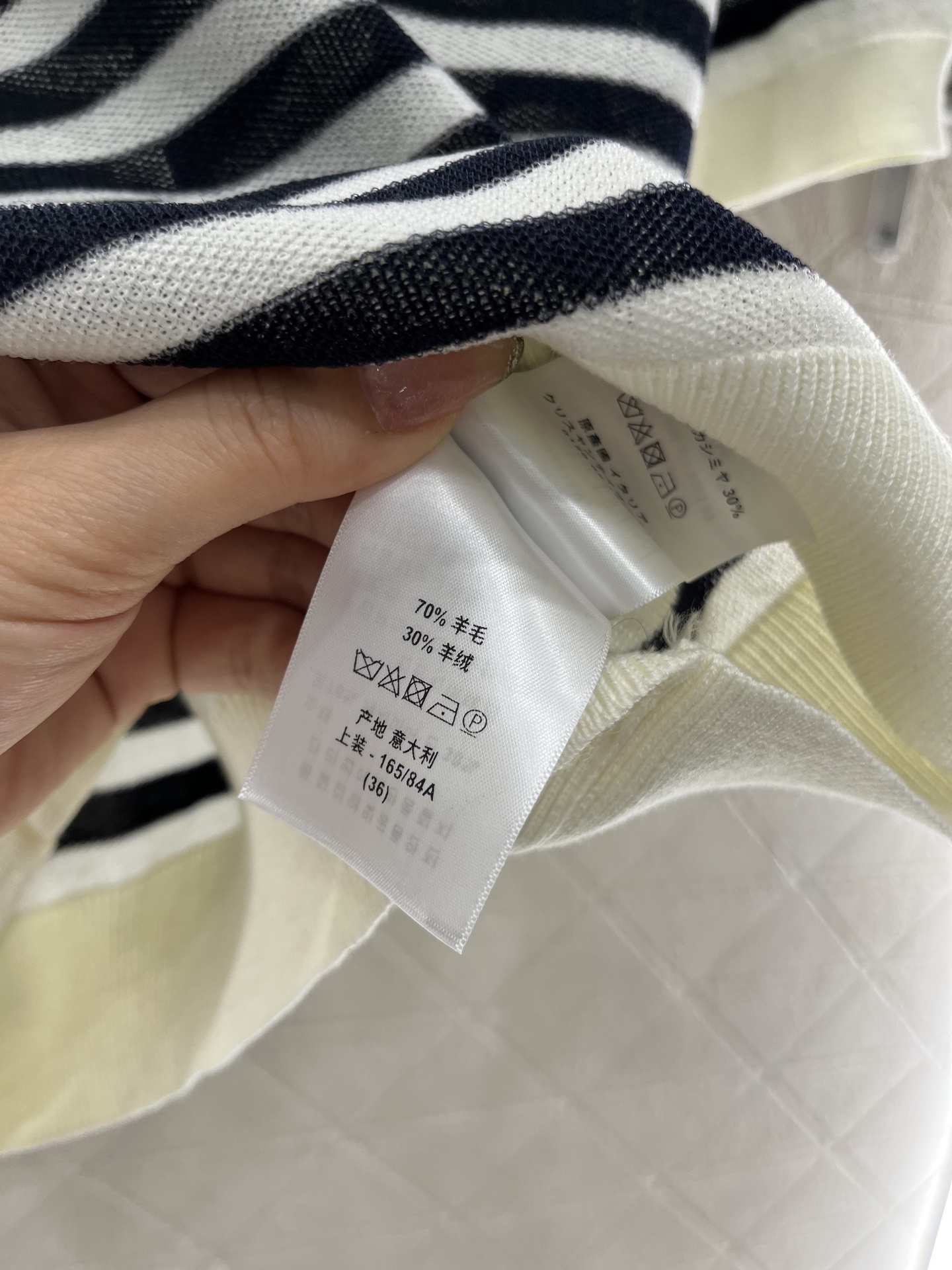 ♥Dio*♥2025新品上架
     条纹针织短袖
定制YB羊毛纱线织造 细腻肌理 柔软舒适 针织短袖