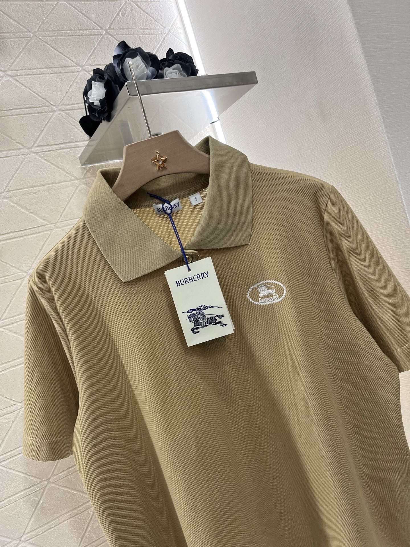 ♥Burberr*♥2025新品上架
    刺绣翻领𝑝𝑜𝑙𝑜上衣
定制YB朱地全棉材质 自带孔洞 透气