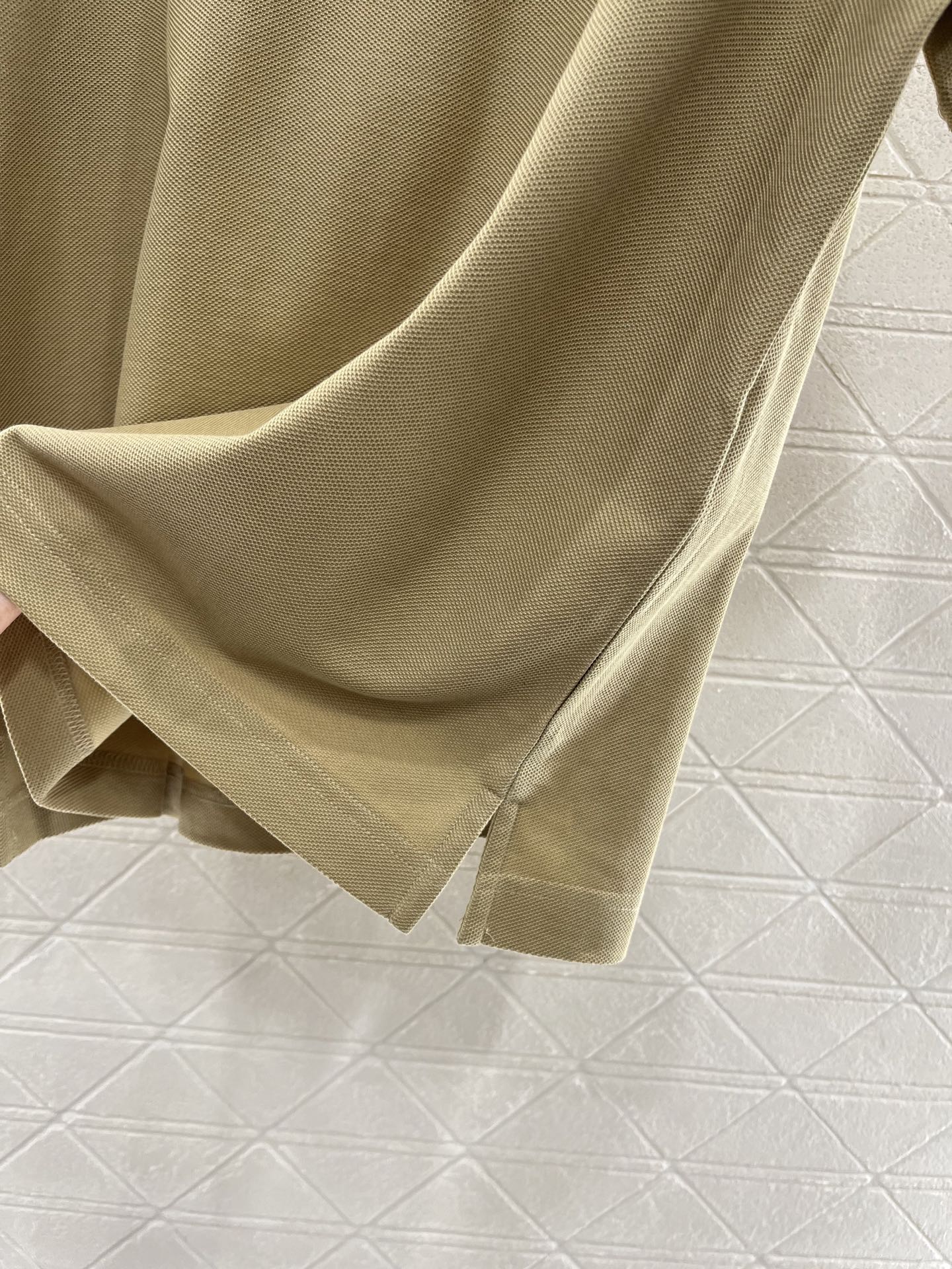 ♥Burberr*♥2025新品上架
    刺绣翻领𝑝𝑜𝑙𝑜上衣
定制YB朱地全棉材质 自带孔洞 透气
