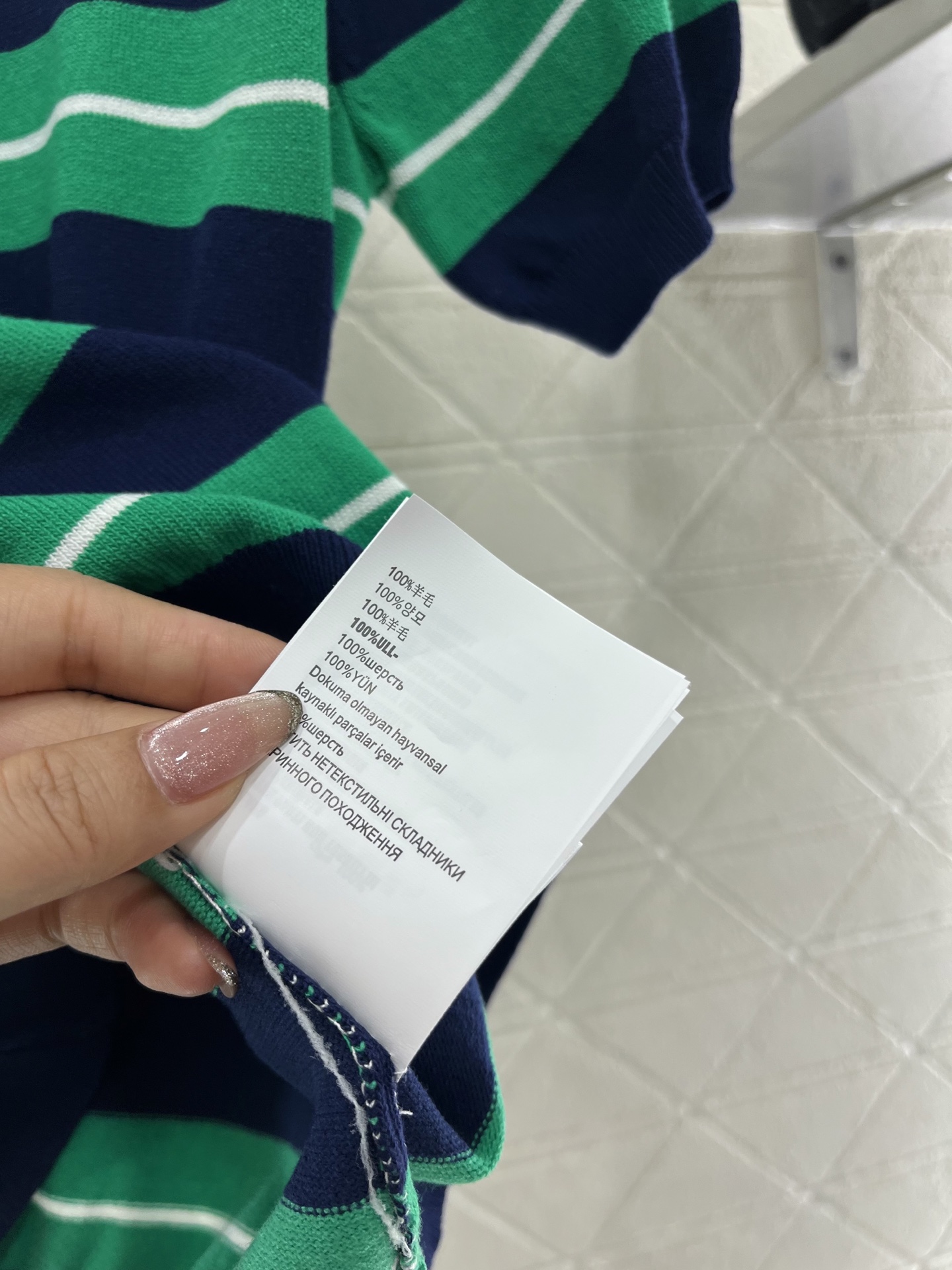 ♥Miumi*♥2025新品上架
      条纹𝑝𝑜𝑙𝑜针织上衣
定制YB羊毛纱线织造 弹力舒适 质感